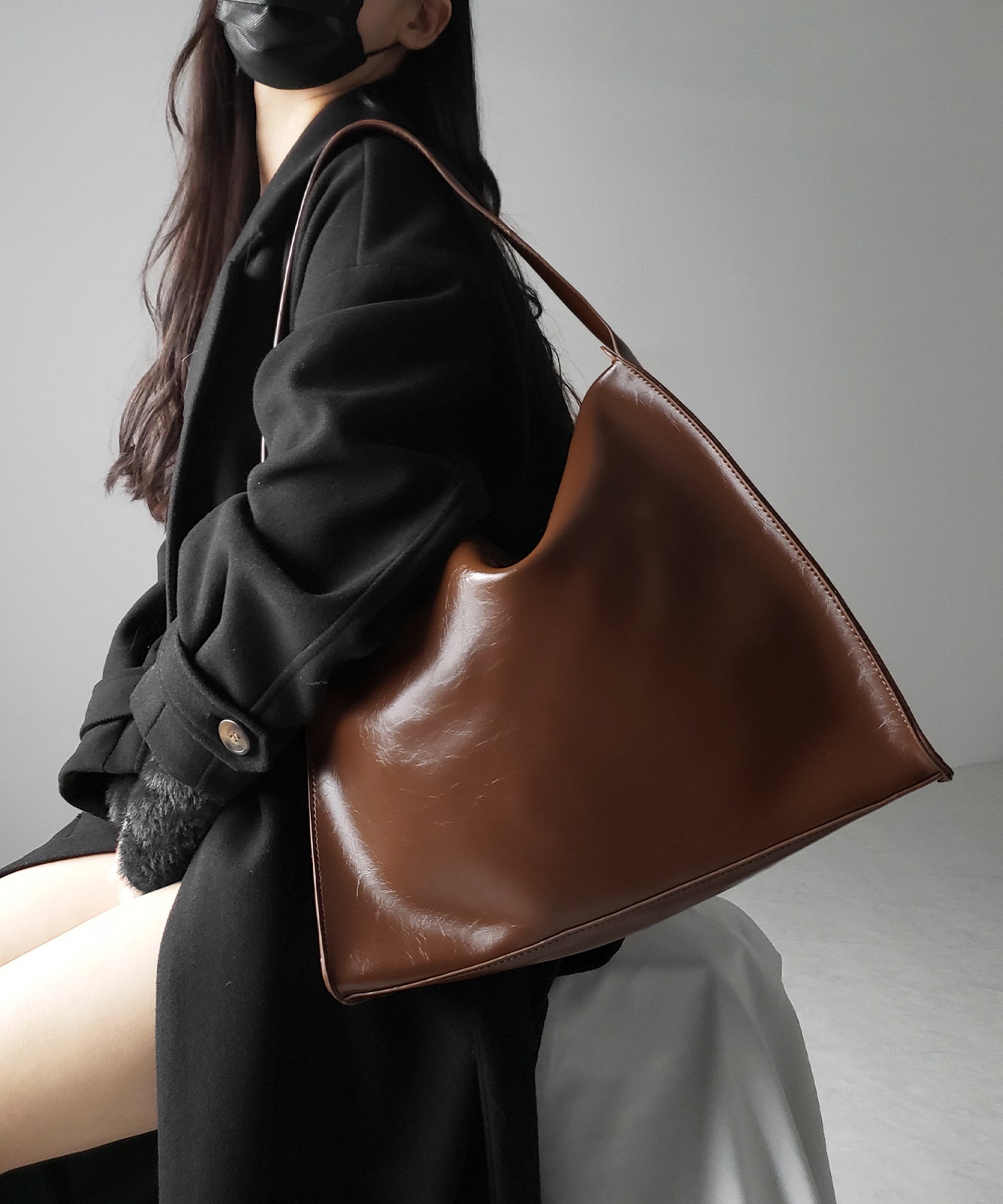【 ２color 】ヴィンテージフェイクレザースクエアショルダーバッグ ／ vintage fake leather square shoulder bag