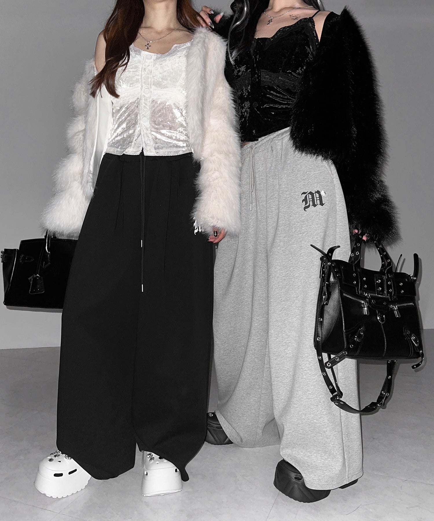 フロントボタンレースベロアショートキャミソール ／ front button lace velor short camisole