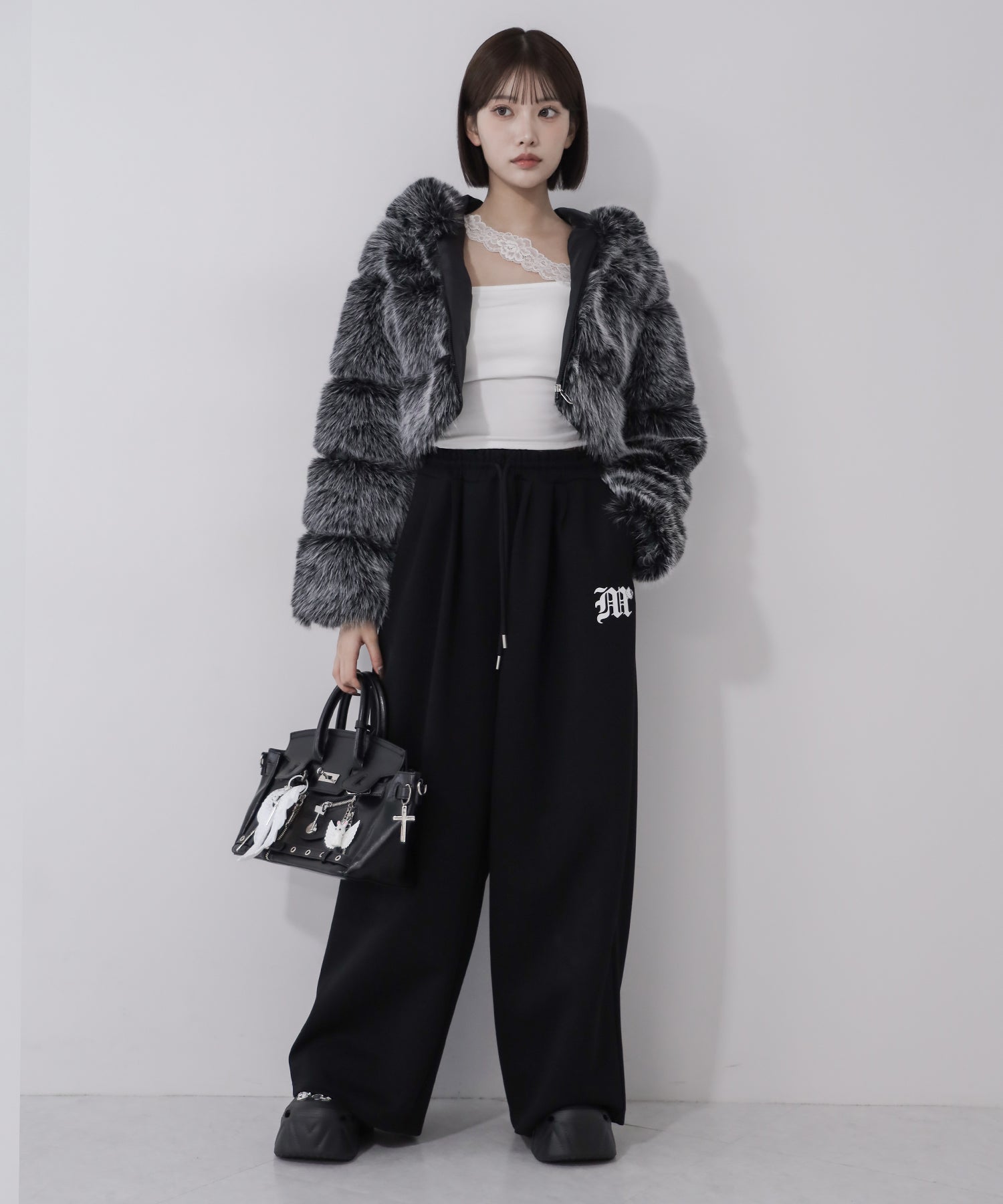 フェイクファーフーディショートコート ／ fake fur hoodie short coat