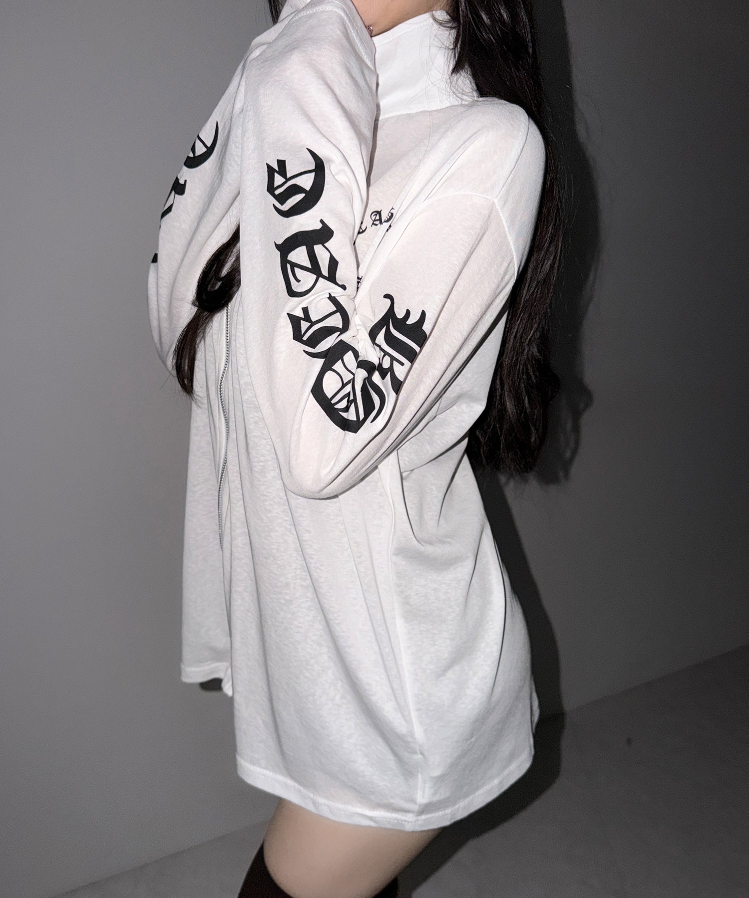グランジロゴスタンドジップアップオーバーシアートップス ／ grunge logo stand zipup over sheer tops