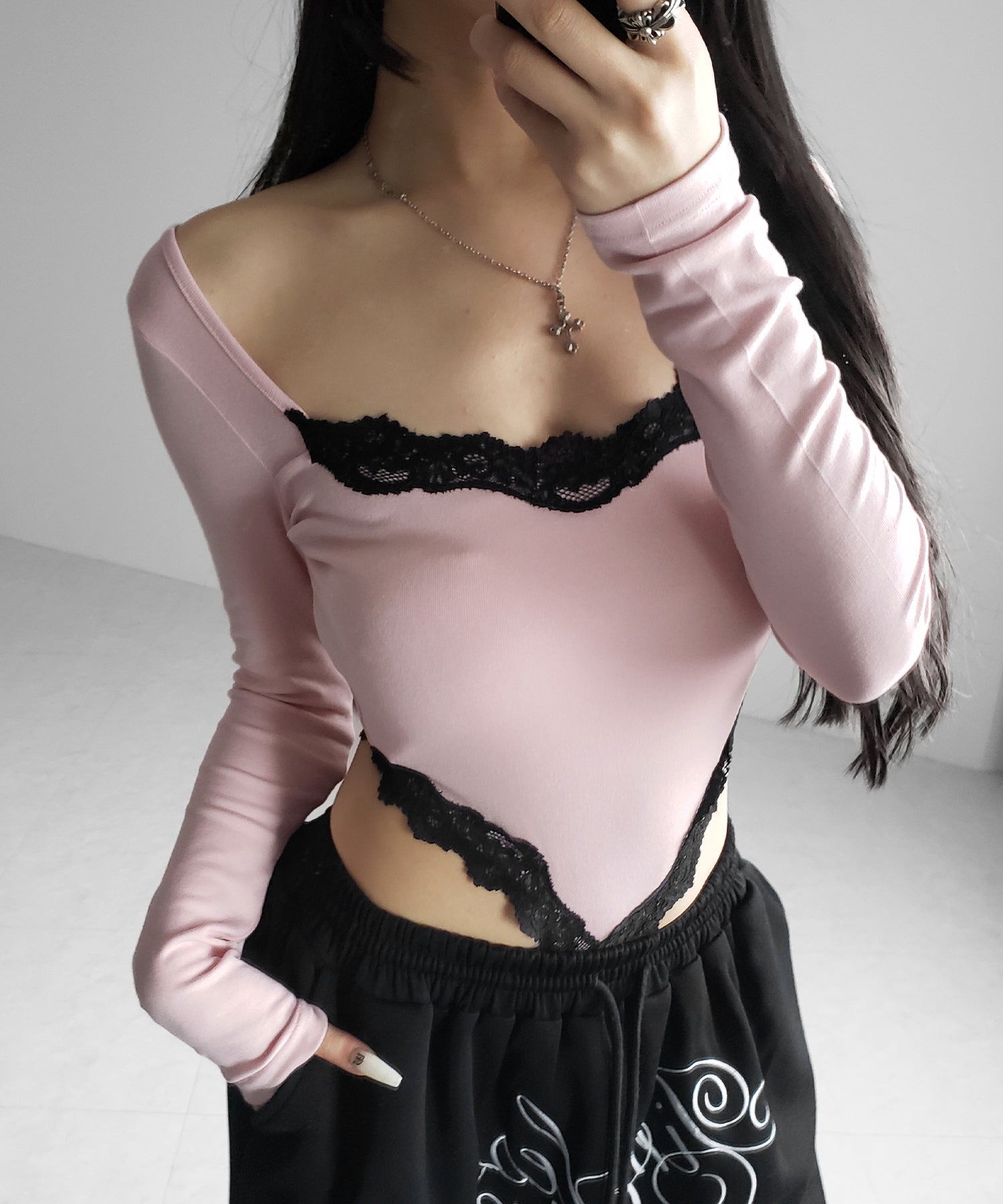 カットアウトレースポイントボディスーツトップス ／cutout lace point bodysuit tops