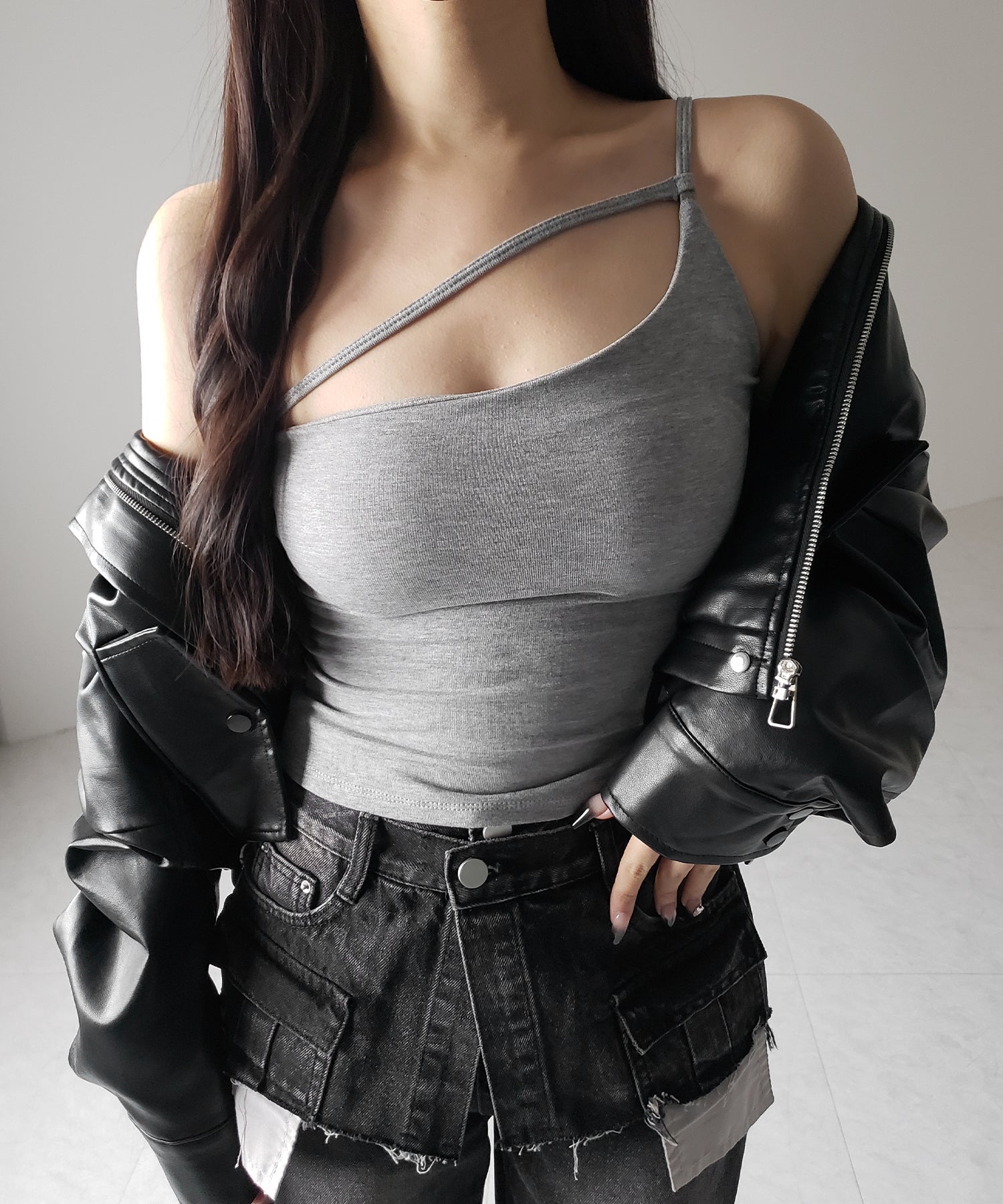 【 ３color ／ カップ付 】ラインストラップワンショルキャミソール ／ line strap one shoulder camisole