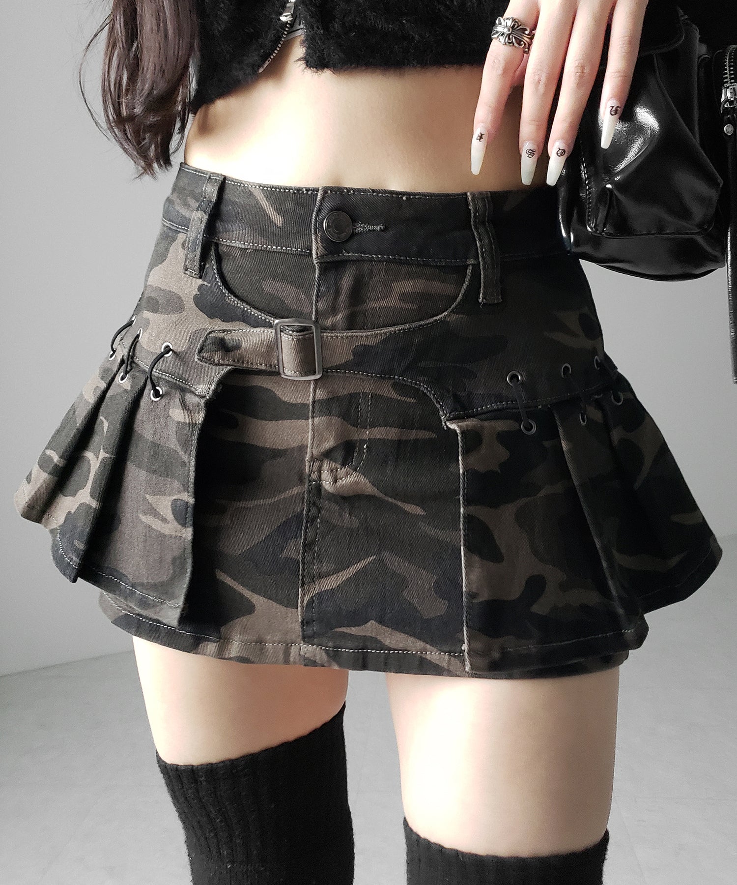 【 インパン裏地付 】カモフラベルテッドマイクロプリーツミニスカパン ／ camouflage belted micro pleats skirt pants