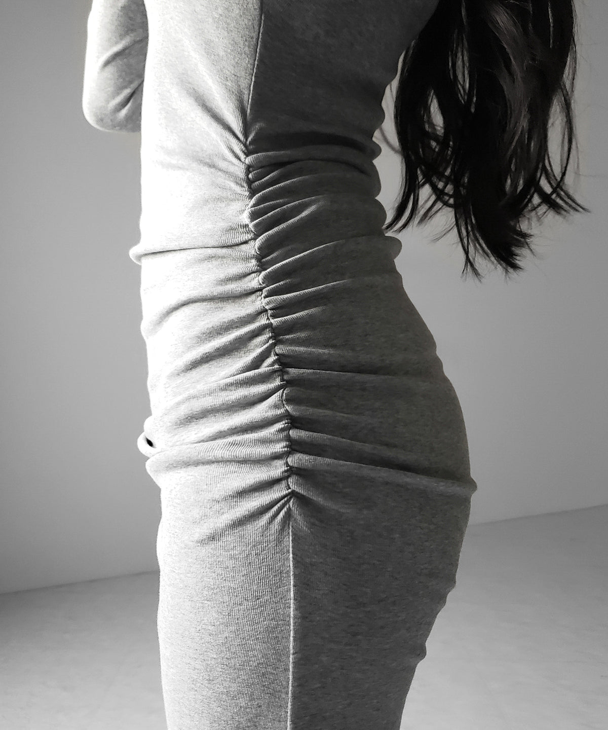 スクエアネックシャーリングマーメイド長袖ロングタイトワンピ ／ Square neck shirring mermaid long-sleeved long tight onepiece