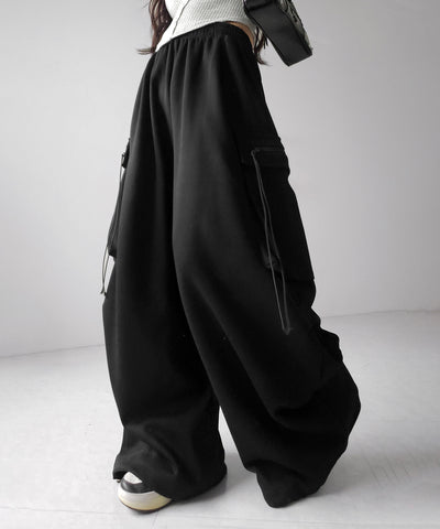 【 裾絞り可能２WAY 】ドローコードタックワイドカーゴスウェットパンツ ／ drawcord tuck wide cargo sweatpants