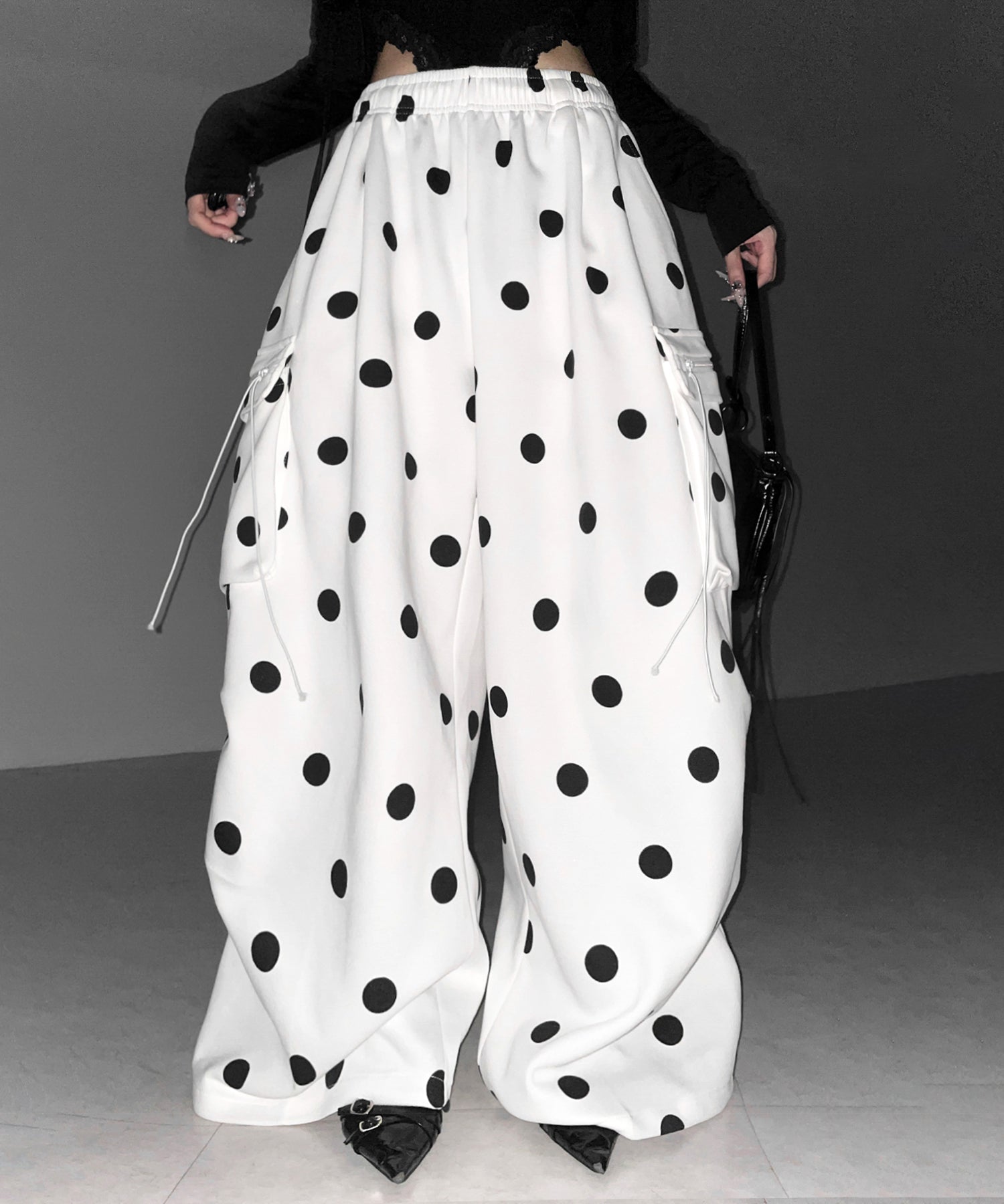 【 裾絞り可能２WAY 】ドットドローコードタックワイドカーゴスウェットパンツ ／ Dot drawcord tuck wide cargo sweatpants