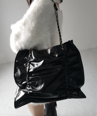【 ３color ／ A4収納可 】ダブルシャーリングフェイクレザースクエアチェーンバッグ ／ double shirring fake leather square chain bag