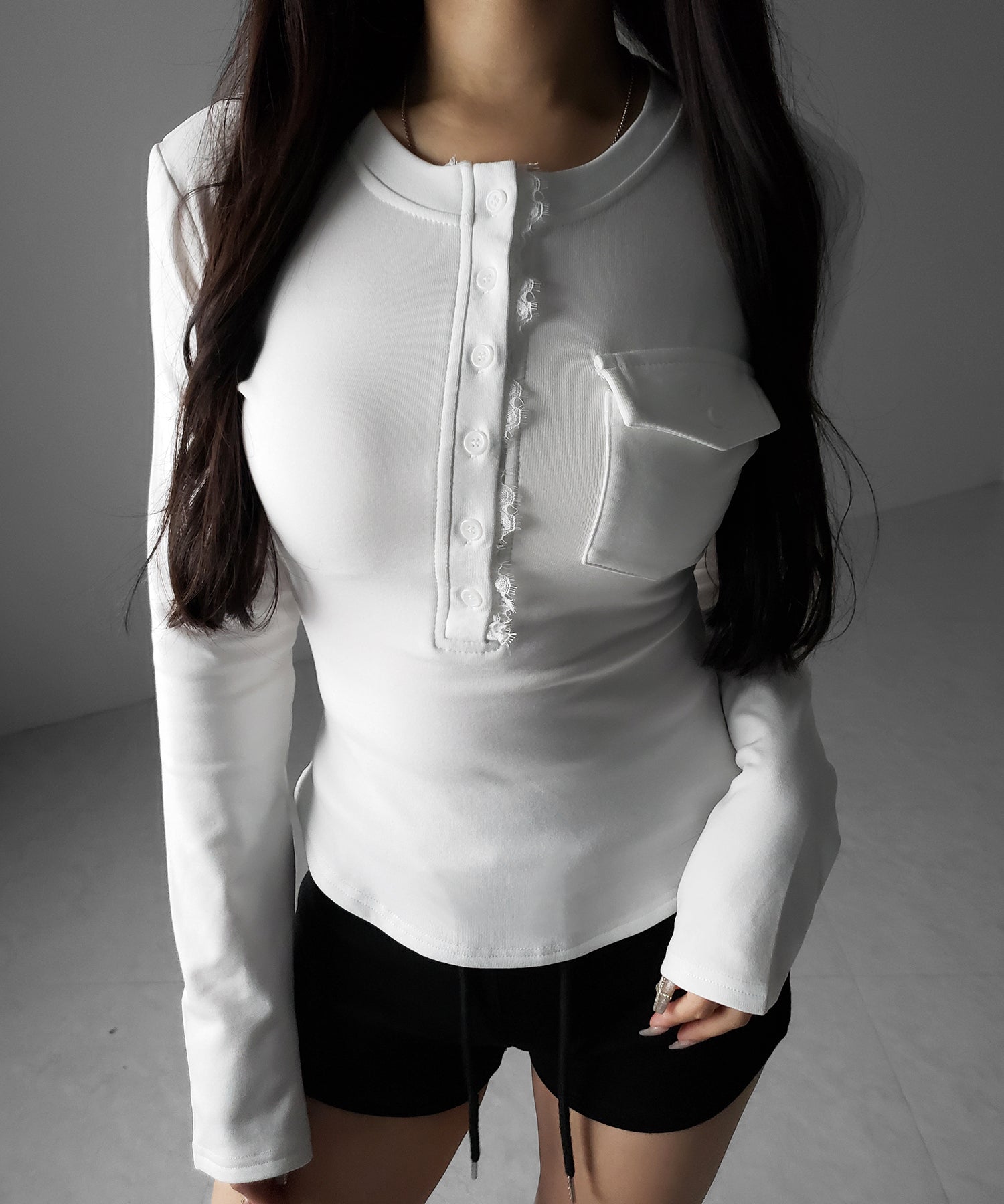 【 裏起毛 】レースドッキングヘンリーネックトップス ／ lace docking henley neck tops