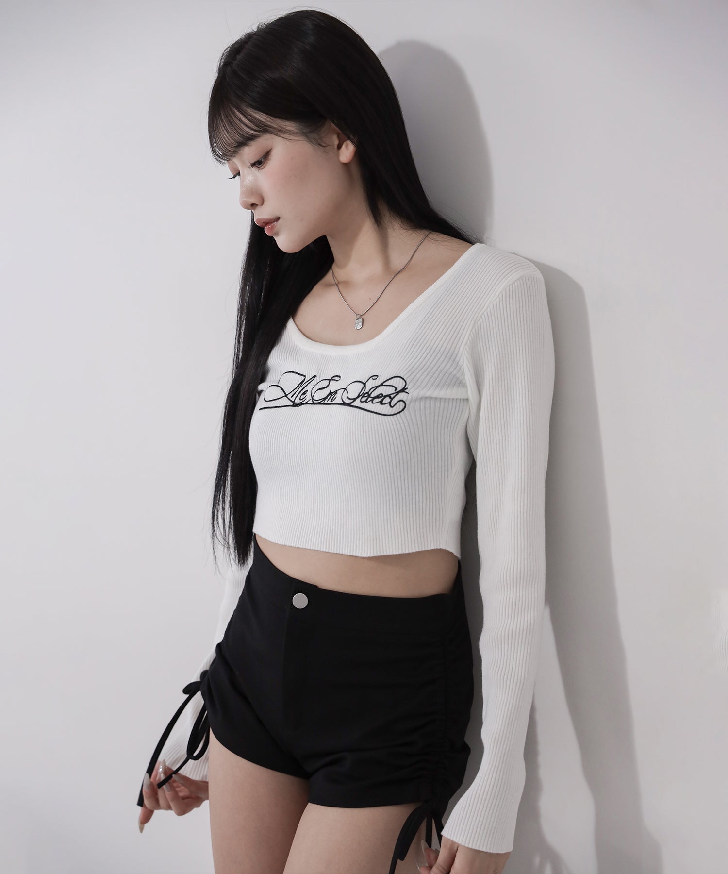 レタリングロゴ刺繍スクエアネックショートリブニットトップス ／ lettering logo embroidery square neck short rib knit tops
