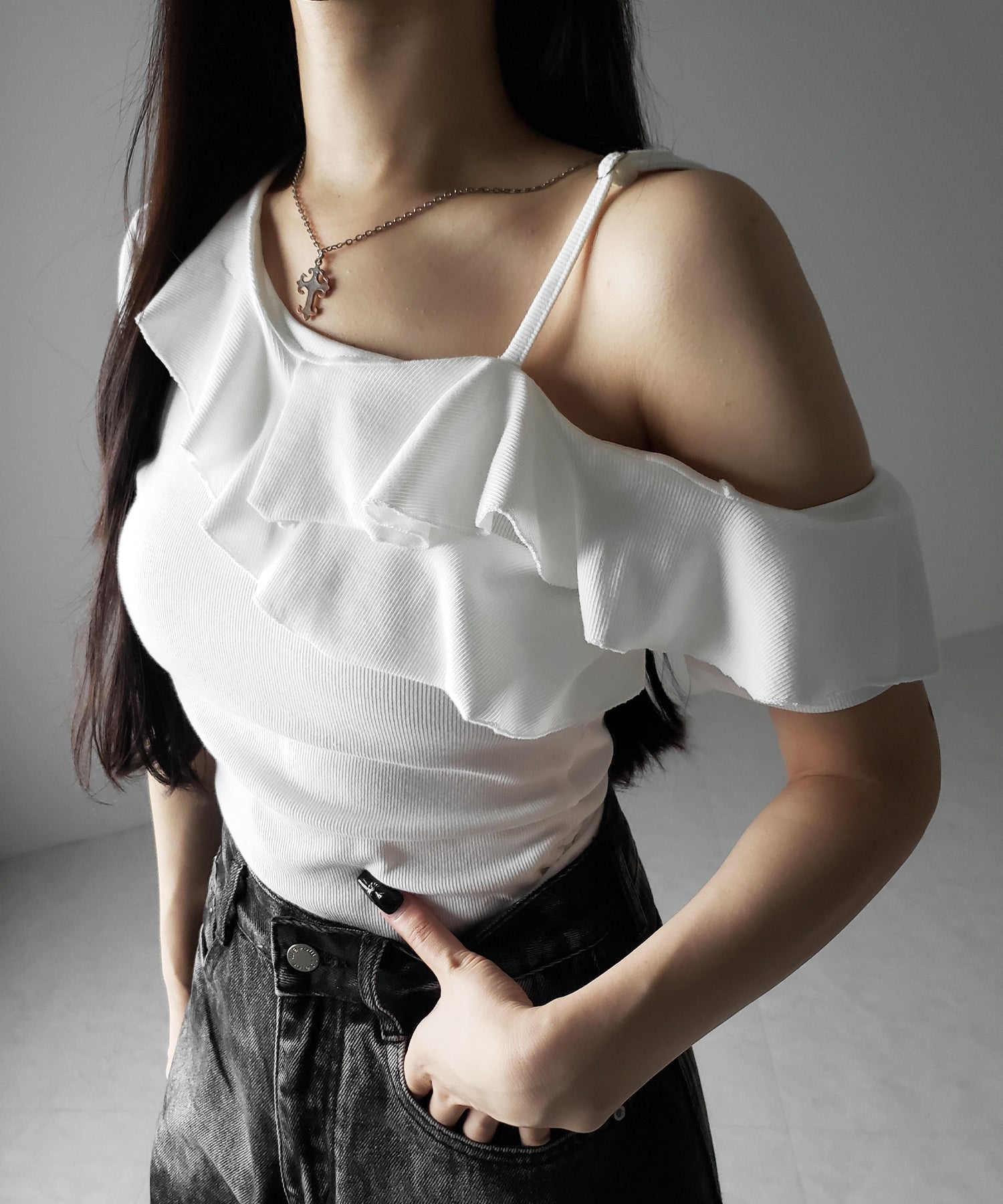 【 ３color 】ワンショルストラップフリルリブTシャツ ／ one shoulder strap frill ribbed T-shirt