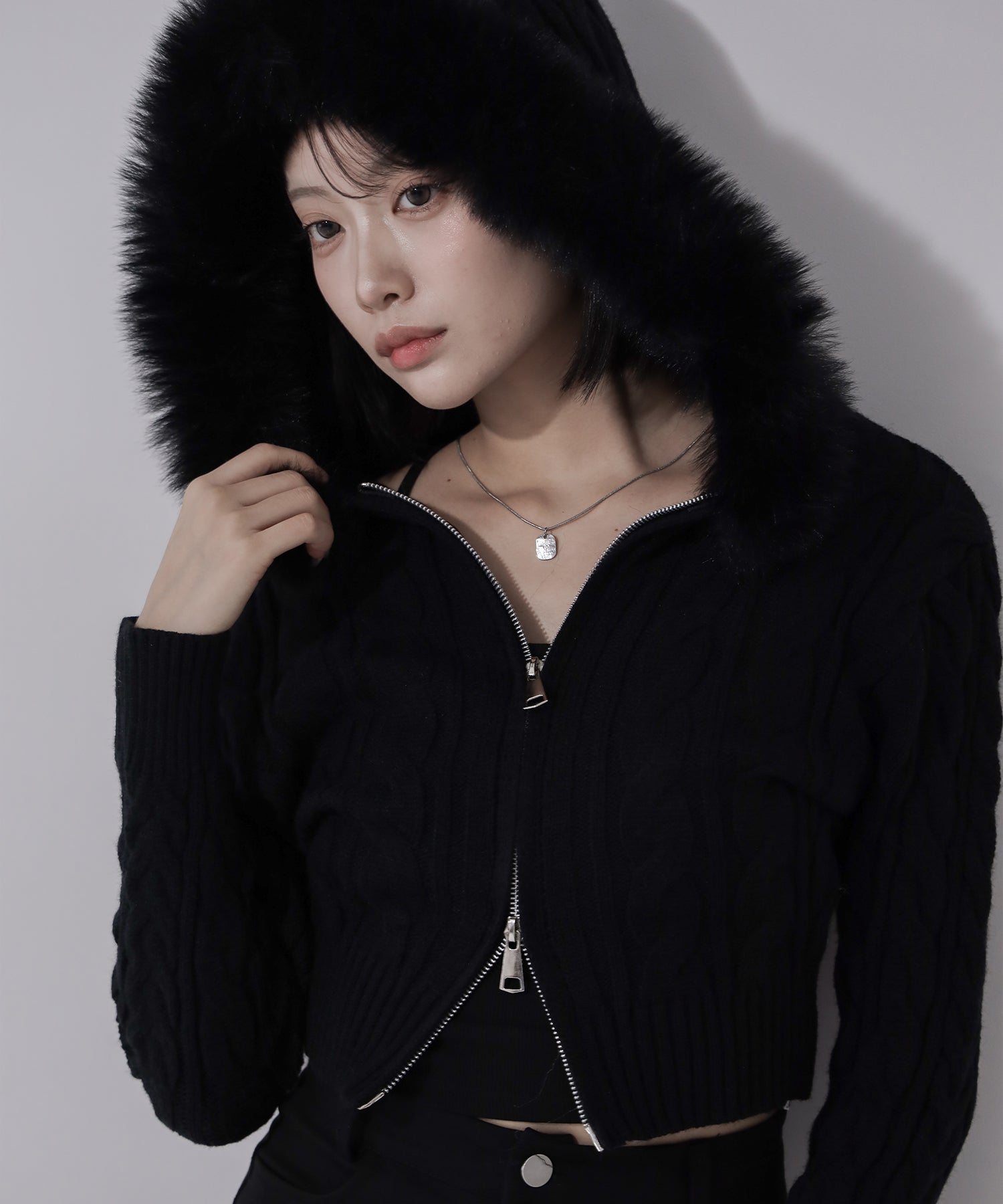 ファーフーディダブルジップショートニットパーカー ／ Fur hooded double zip short knit hoodie