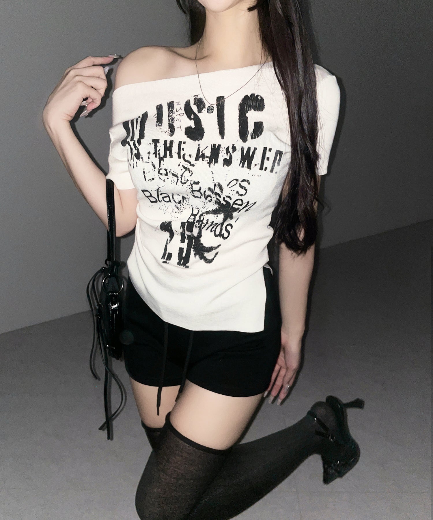 グランジロゴプリント半袖スリムニットトップス ／ grunge logo print shortsleeve slim knit tops