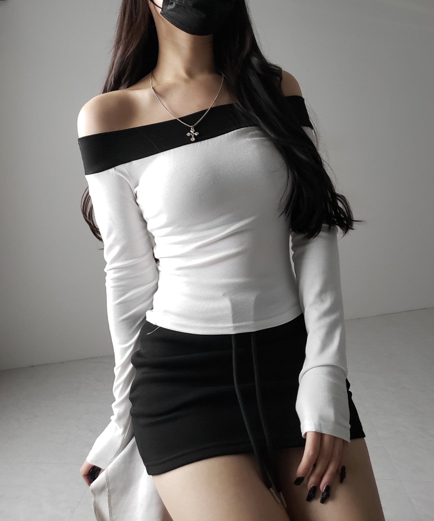 【 ２color 】ブロッキングバイカラーオフショルスリムトップス ／ blocking bicolor off shoulder slim tops