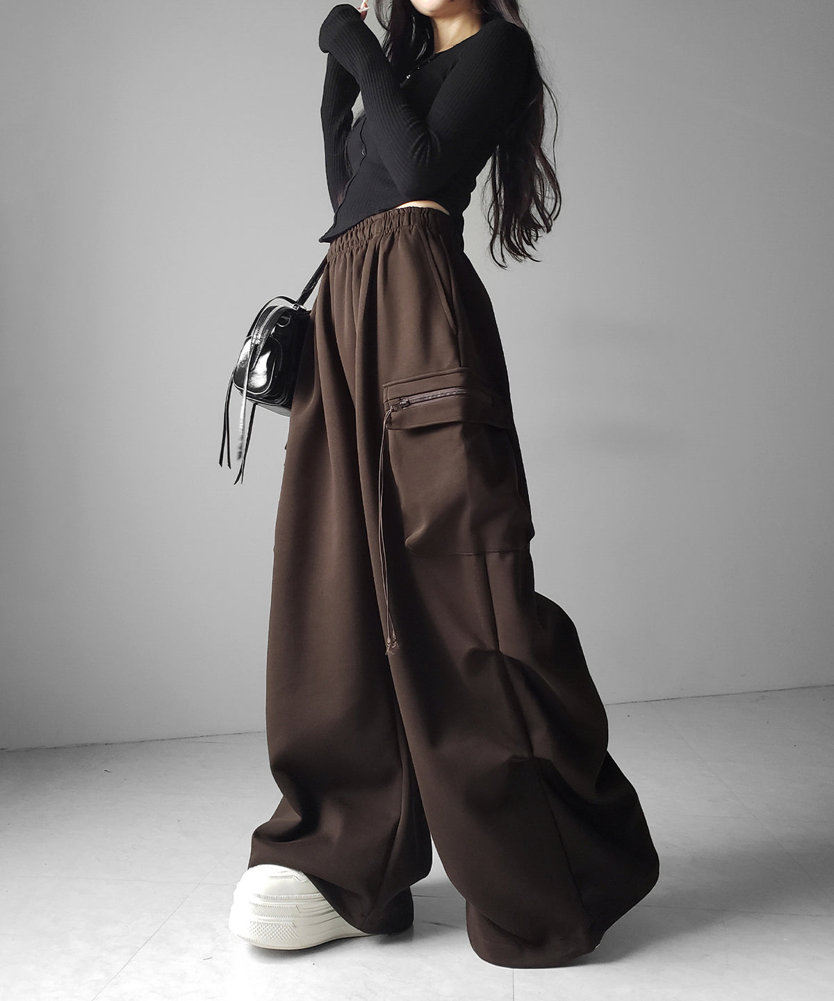 【 裾絞り可能２WAY 】ドローコードタックワイドカーゴスウェットパンツ ／ drawcord tuck wide cargo sweatpants