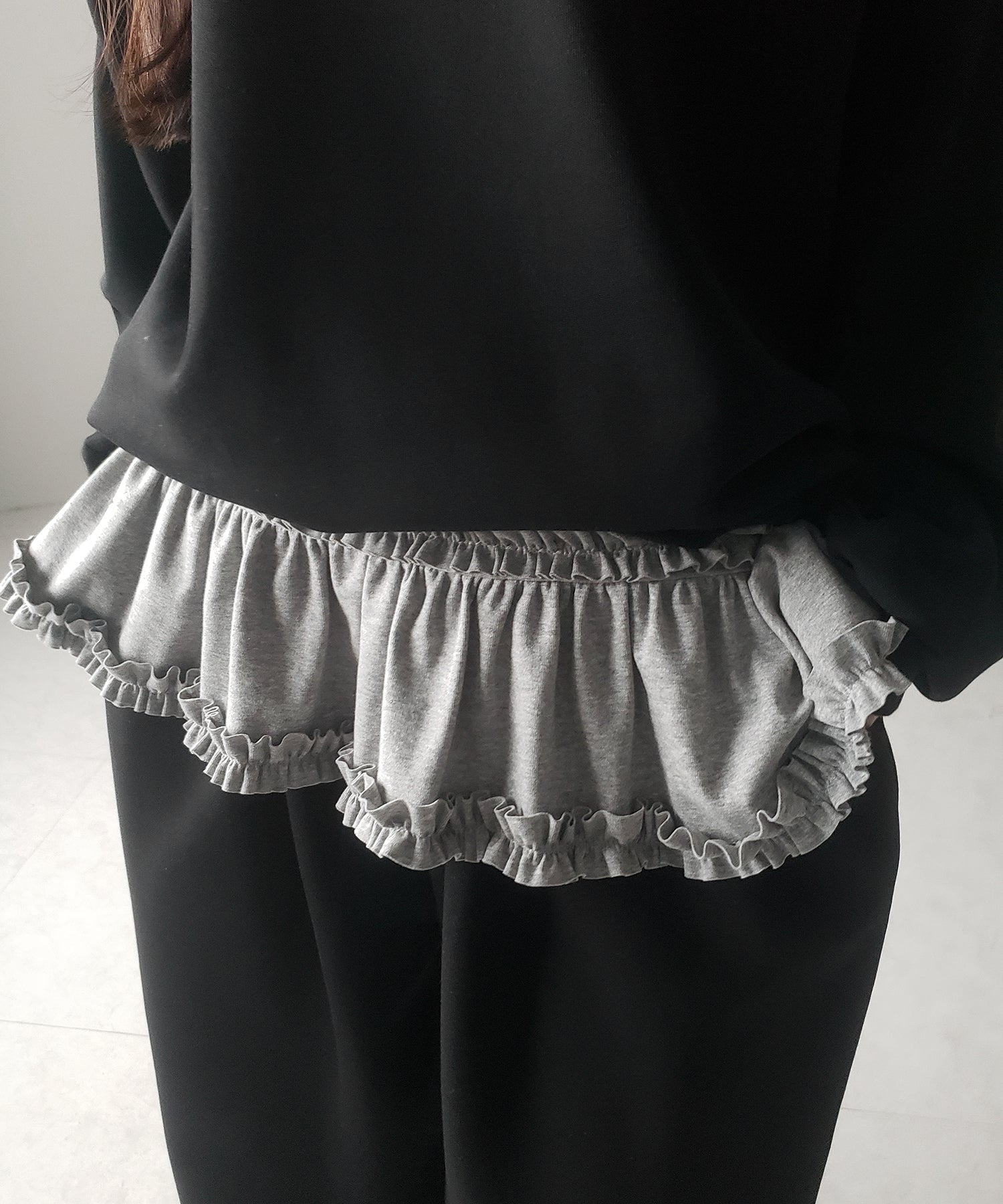 【 ３color 】裾フリルレイヤード長袖トップス ／ hem frill layered long sleeve tops