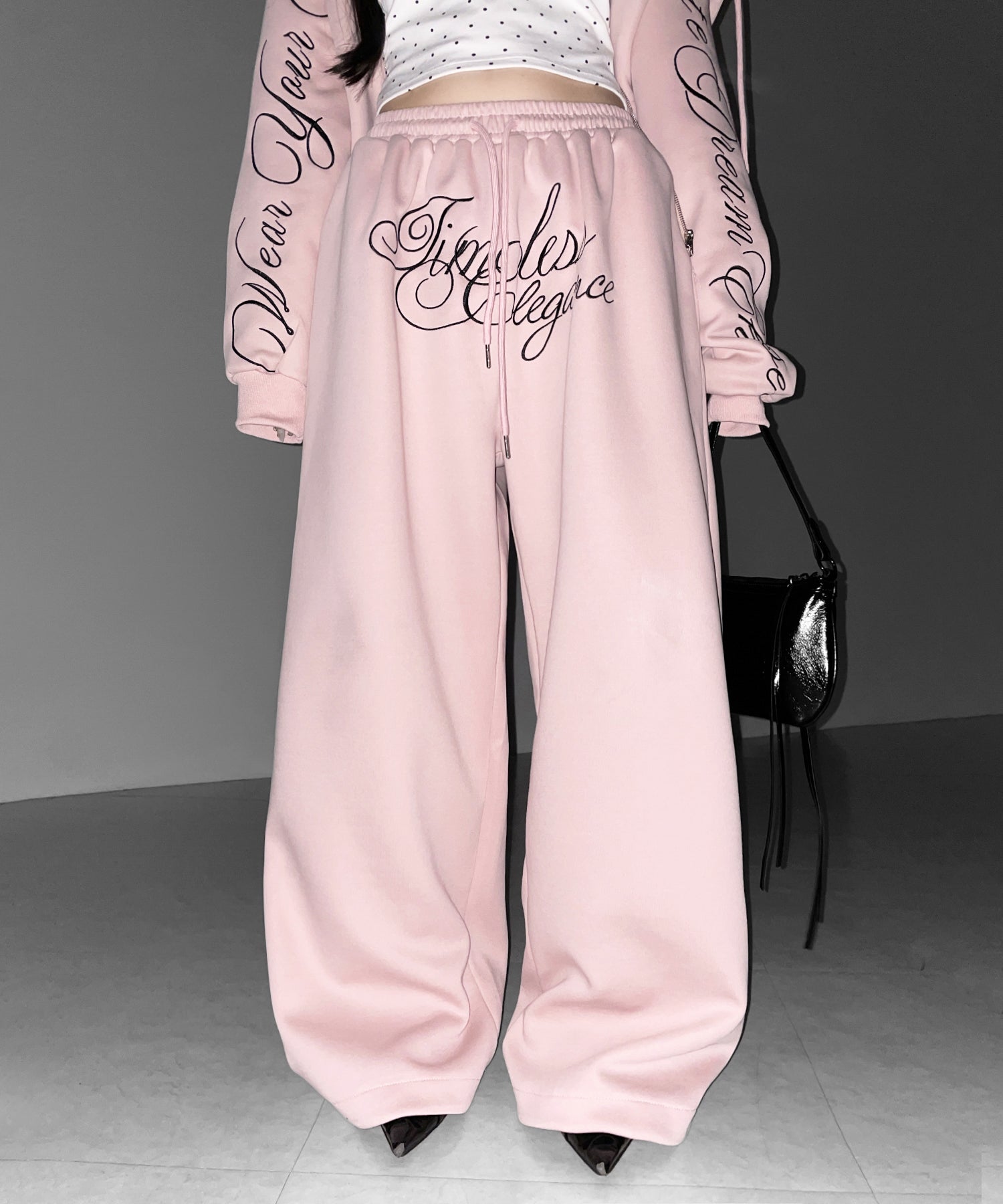 フロントレタリングロゴ刺繍ワイドスウェットパンツ ／ front lettering logo embroidery wide sweatpants
