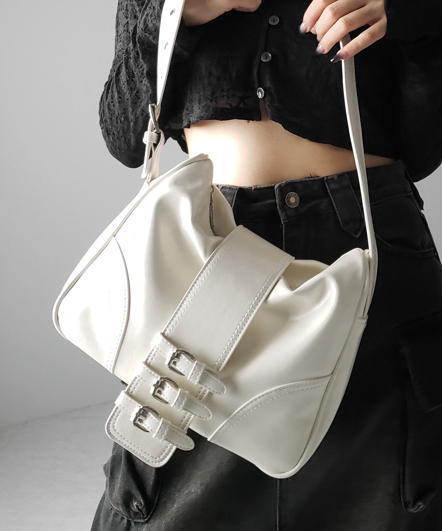 【 ３color 】ベルテッドフェイクレザーショルダーバッグ ／ belted fake leather shoulder bag