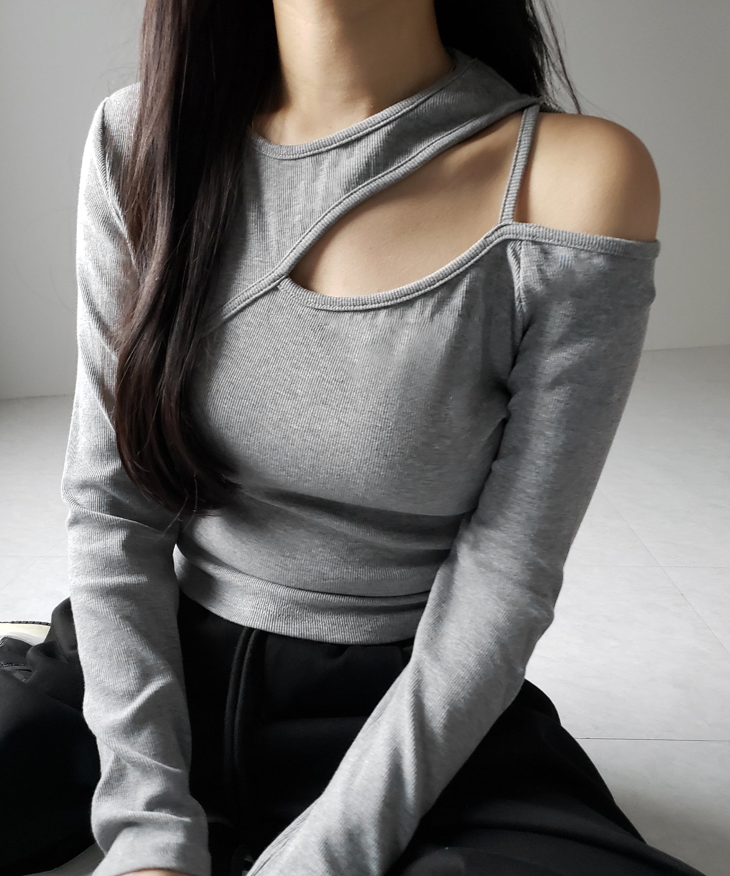 【 ３color 】ショルダーカットアウトストラップリブトップス ／ shoulder cutout strap lib tops