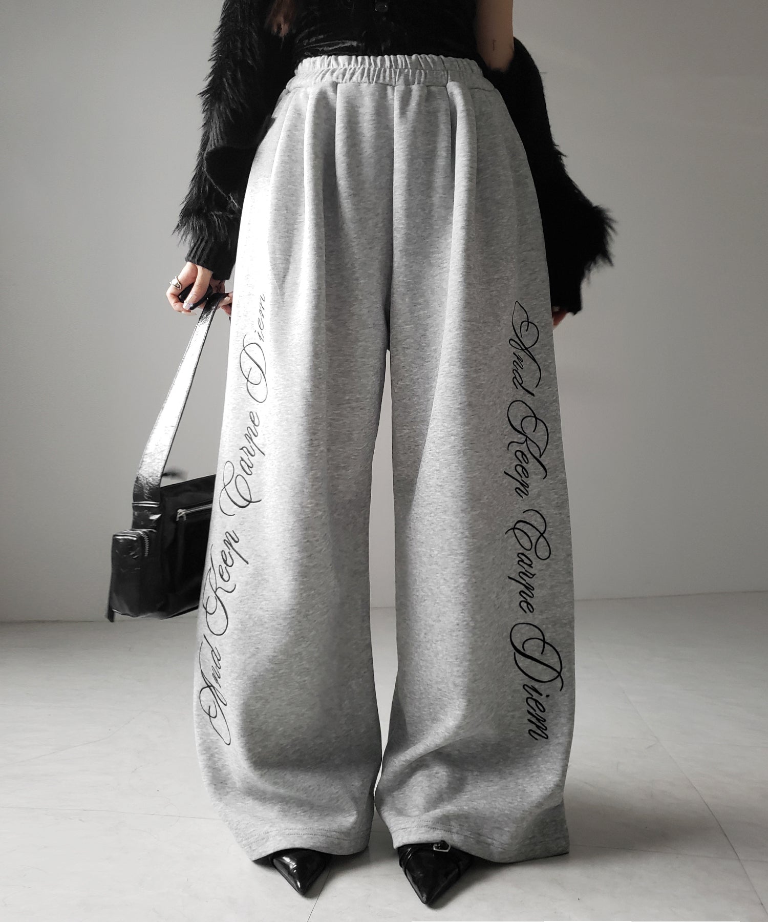 レタリングロゴ刺繍ワイドスウェットパンツ ／ lettering logo embroidery wide sweatpants