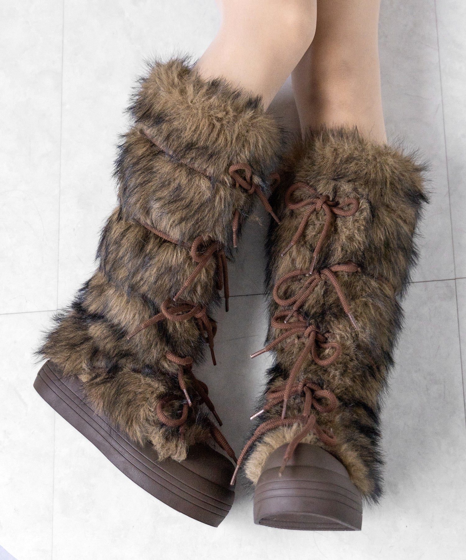 ボリュームフェイクファーレースアップロングブーツ ／ volume fake fur laceup long boots