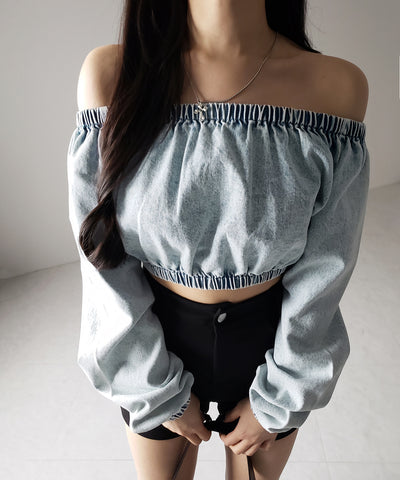 【 ２color 】ヴィンテージデニムギャザーオフショルトップス ／ vintage denim gathered off shoulder tops