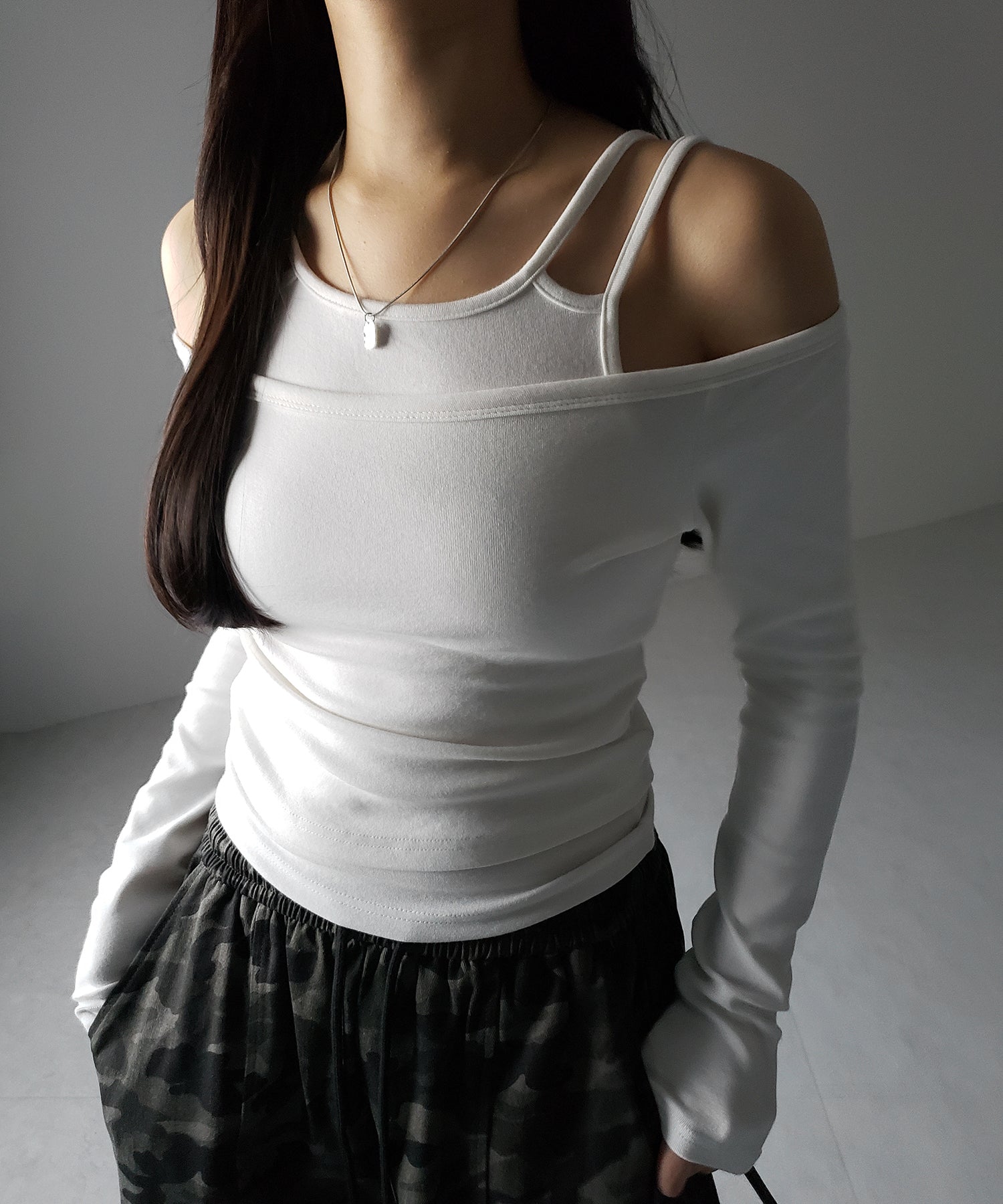 【 ２color 】レイヤードダブルストラップオフショルトップス ／ layerd double strap off shoulder tops