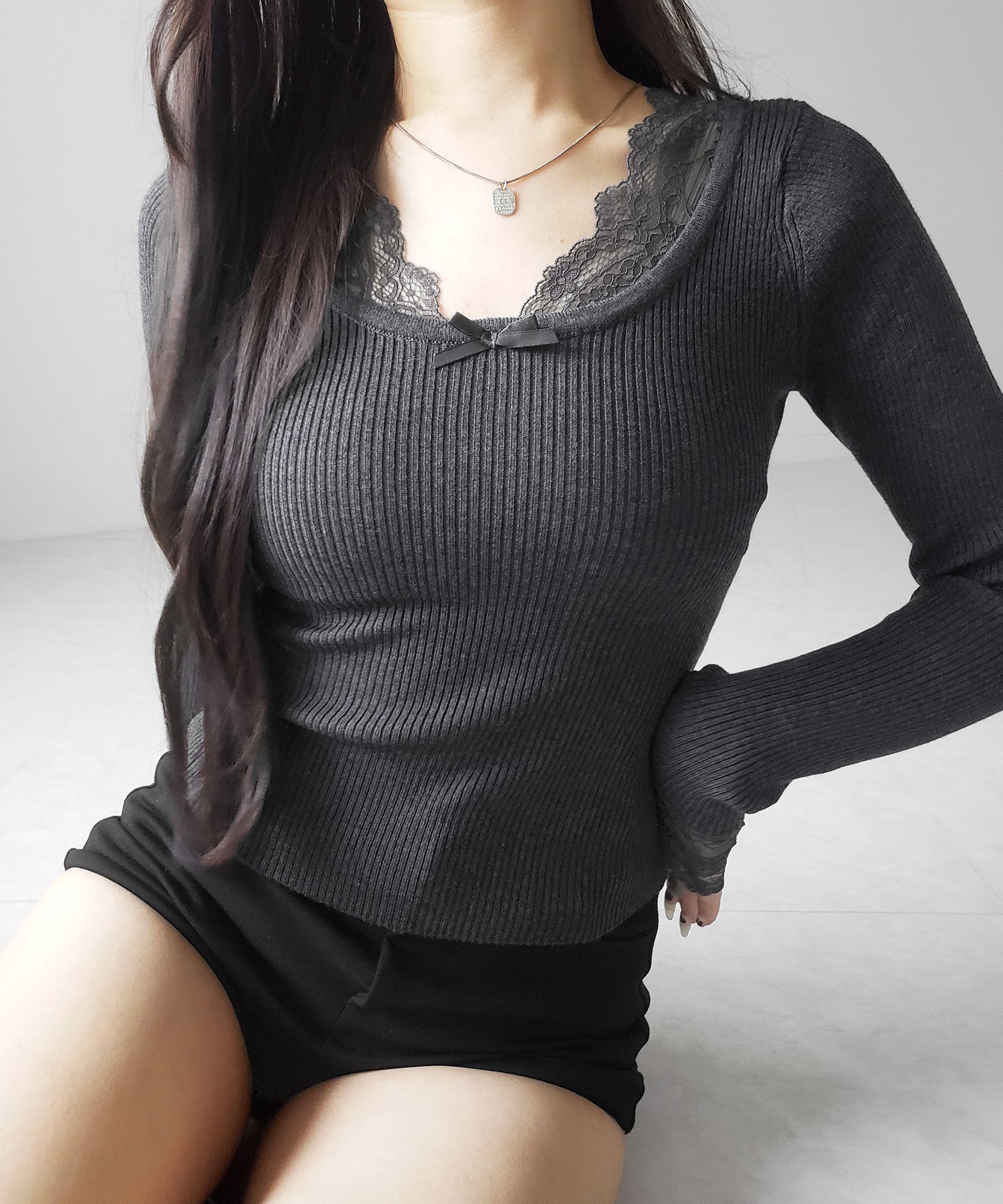 フロントリボンレース切替リブニットトップス ／ front ribbon lace switching ribbed knit tops