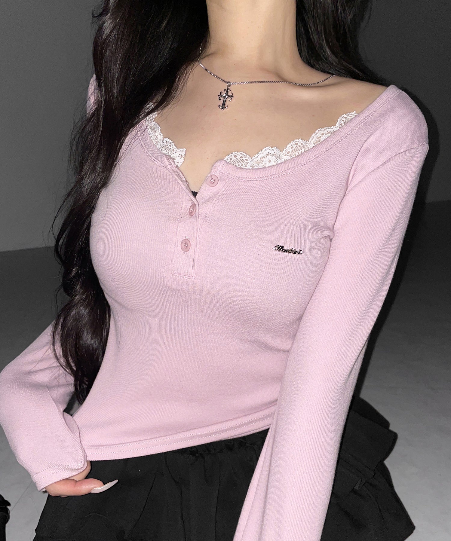 ヘンリーネックロゴプレートレースリブトップス ／　henley neck logo plate lace ribbed tops