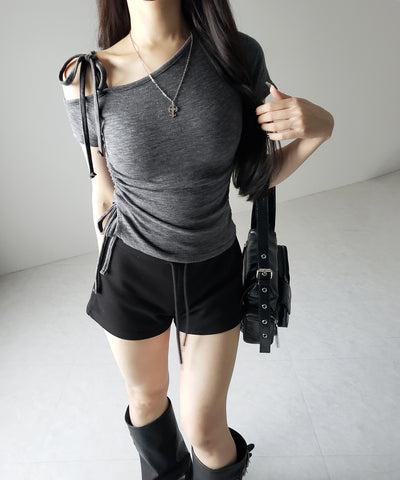 ストラップリボンワンショルサイドギャザートップス ／ strap ribbon one shoulder side gather tops