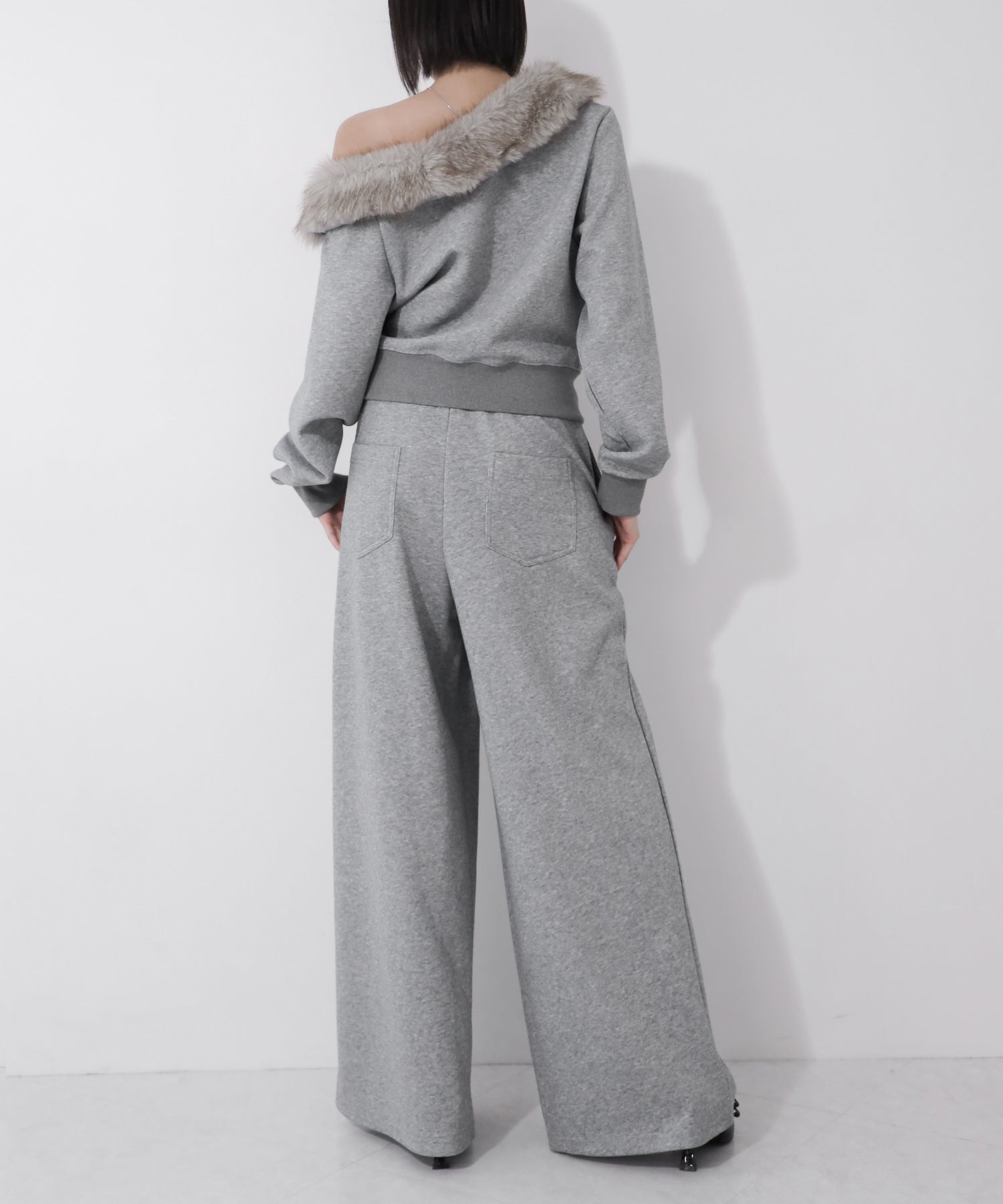 【 セットアップ 】ファーダブルジップワンショルスウェット＆タックワイドスウェットパンツ ／ Fur double-zip one-shoulder sweatshirt ＆ tuck wide sweatpants SETUP