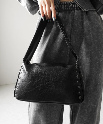 【 ２color】スタッズデザインスクエアショルダーバッグ ／ stud design square shoulder bag