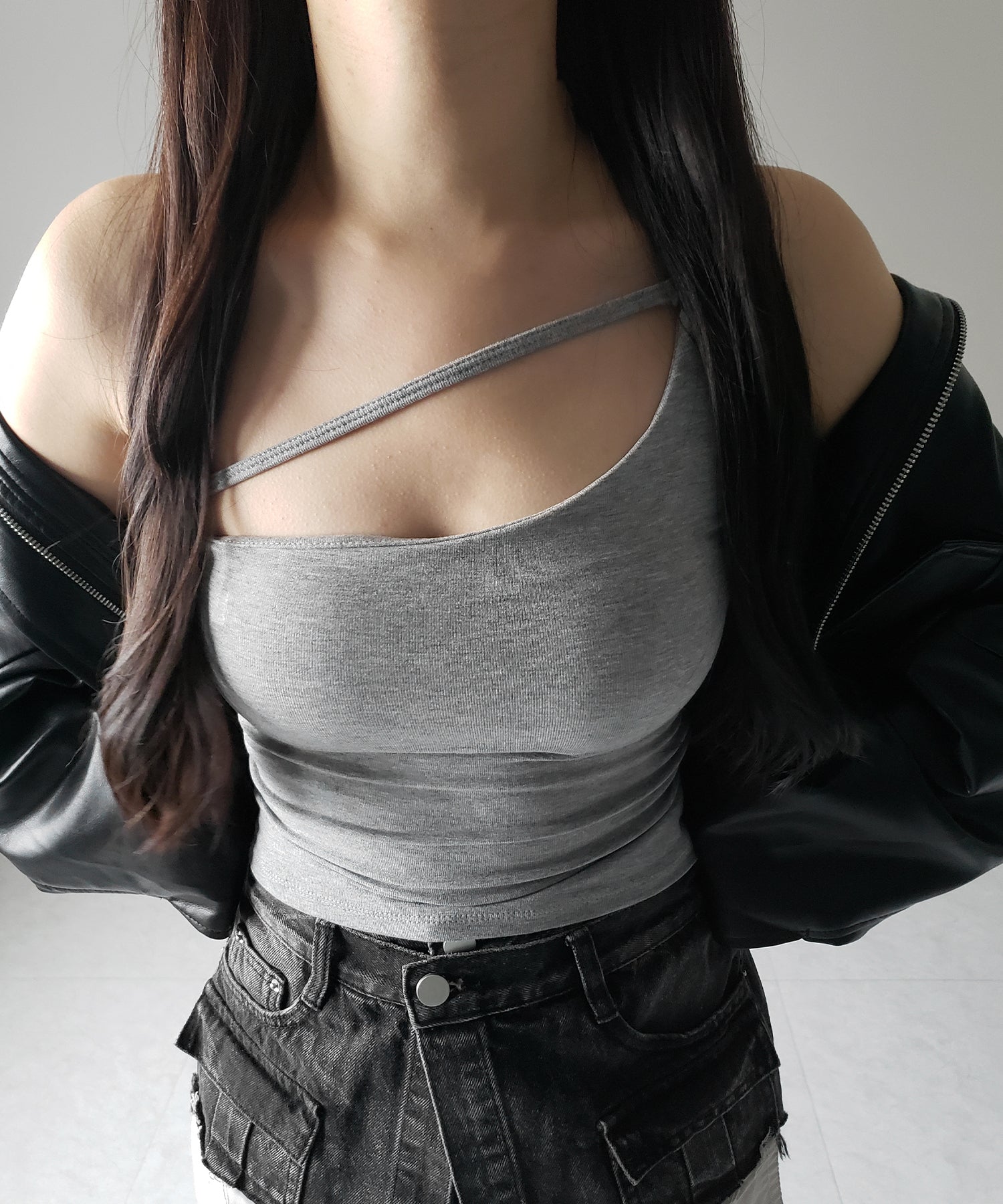 【 ３color ／ カップ付 】ラインストラップワンショルキャミソール ／ line strap one shoulder camisole