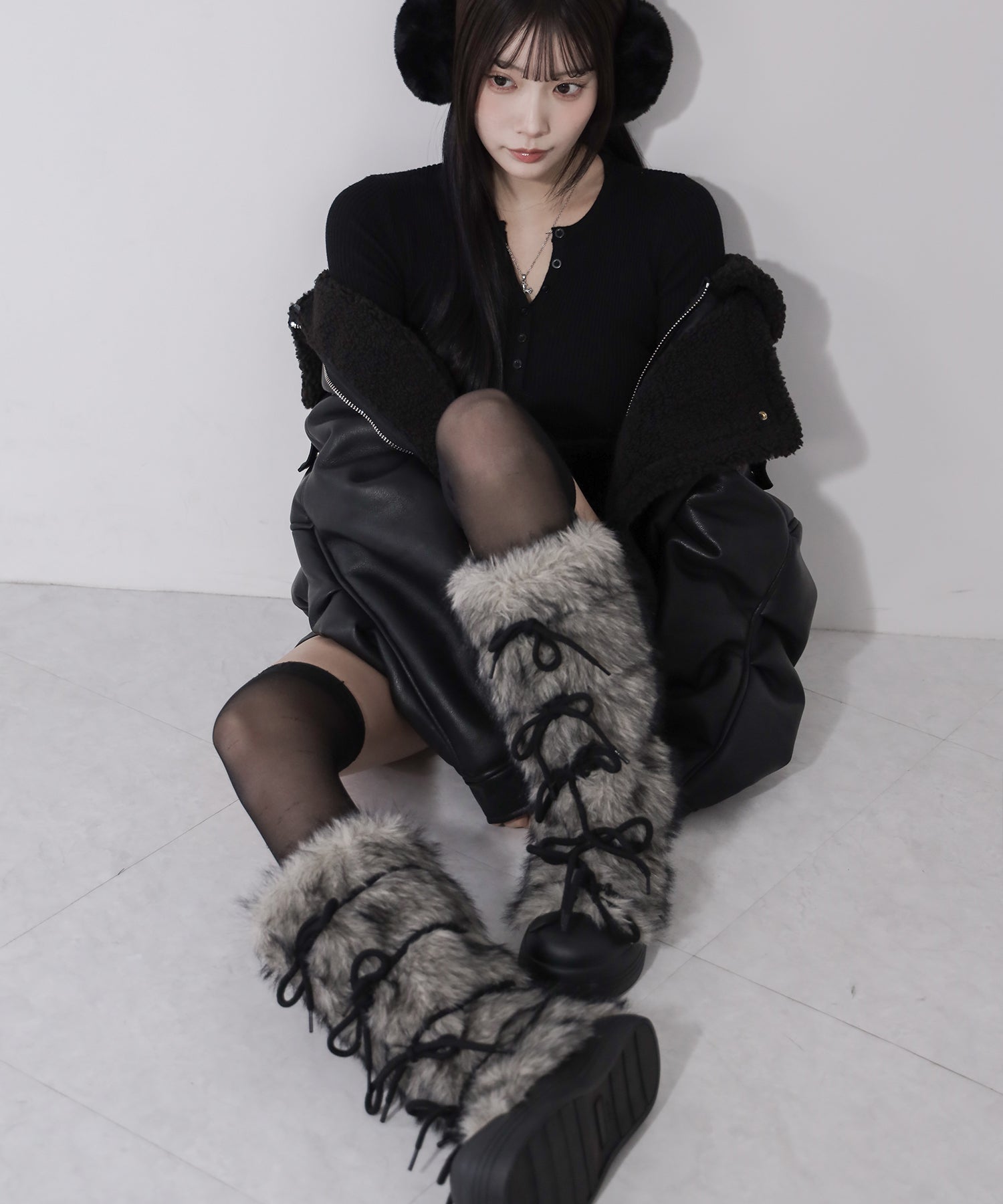 ボリュームフェイクファーレースアップロングブーツ ／ volume fake fur laceup long boots