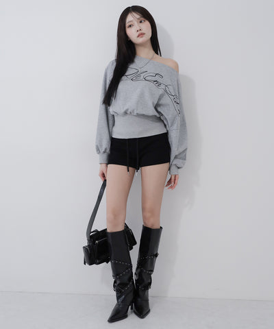 レタリングロゴワンショルショートスウェットライクトップス ／ lettering logo one-shoulder short sweatlike tops