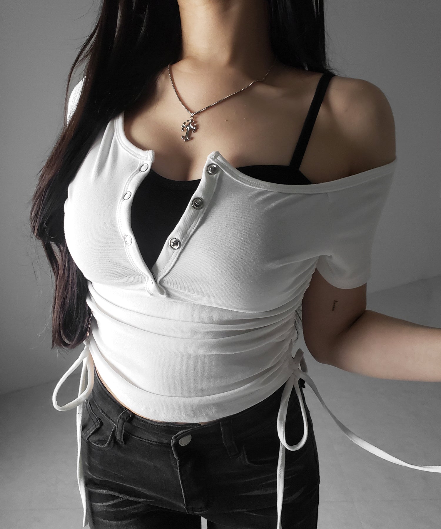 【 ２点セット 】ヘンリーネックサイドリボン半袖ぴちＴシャツ ／ Henley neck side ribbon short-sleeve pichi T-shirt