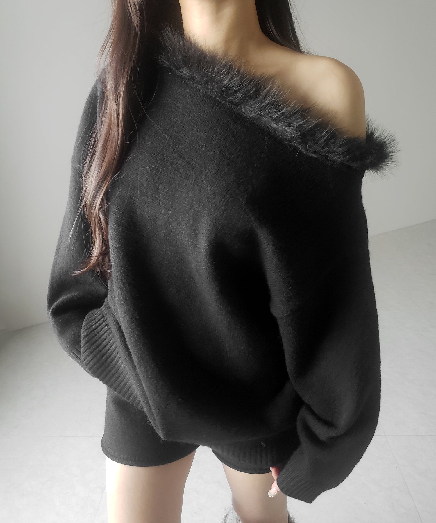 【 ニットセットアップ 】フェイクファーワンショルオーバーニット ＋ ニットショートパンツ SET ／ fake fur one-shoulder over knit + knit short pants SET