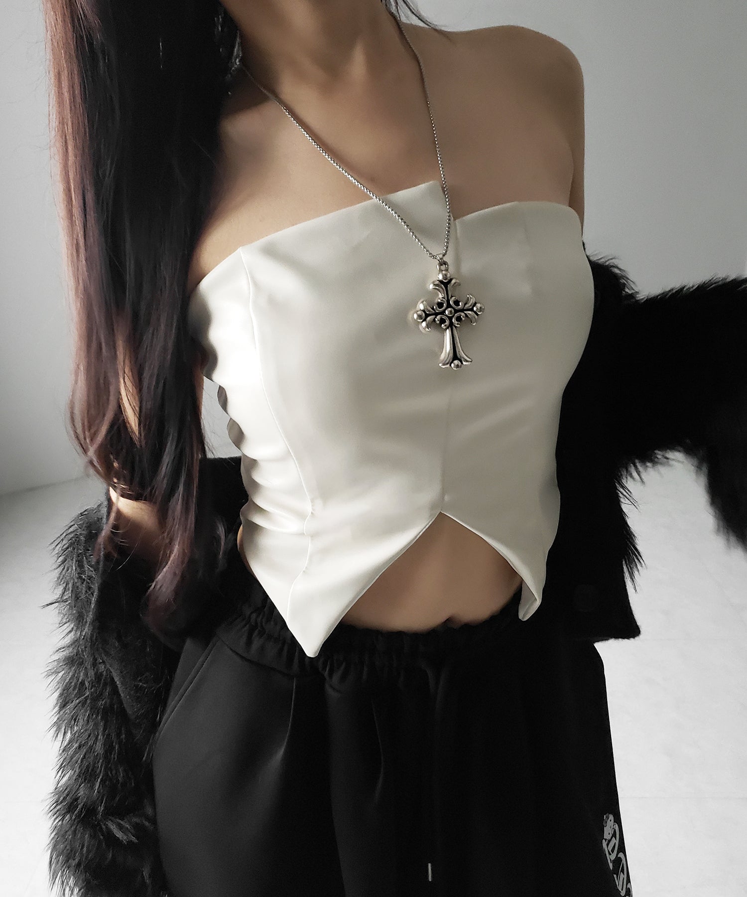 【 ２color 】アシンメトリー切替フェイクレザービスチェ ／ asymmetry switching fake leather bustier