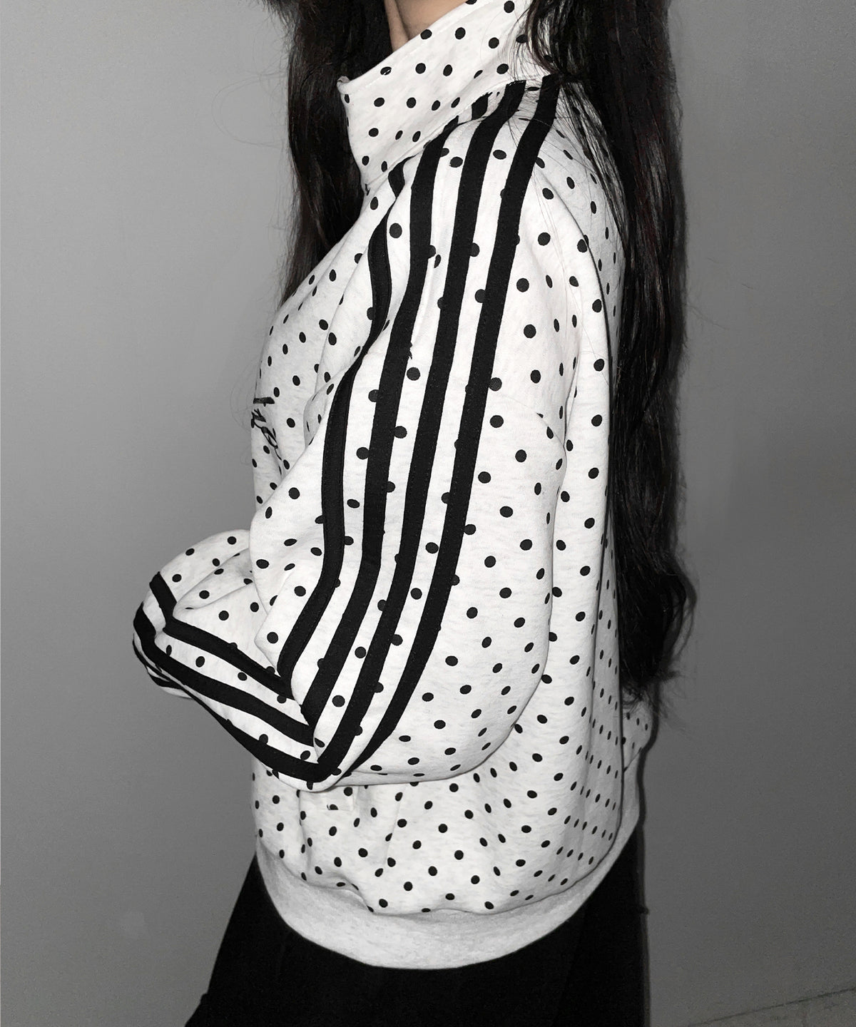 レタリングロゴ刺繍ドットラインオーバースウェットブルゾン ／ lettering logo embroidery dot line over sweat blouson