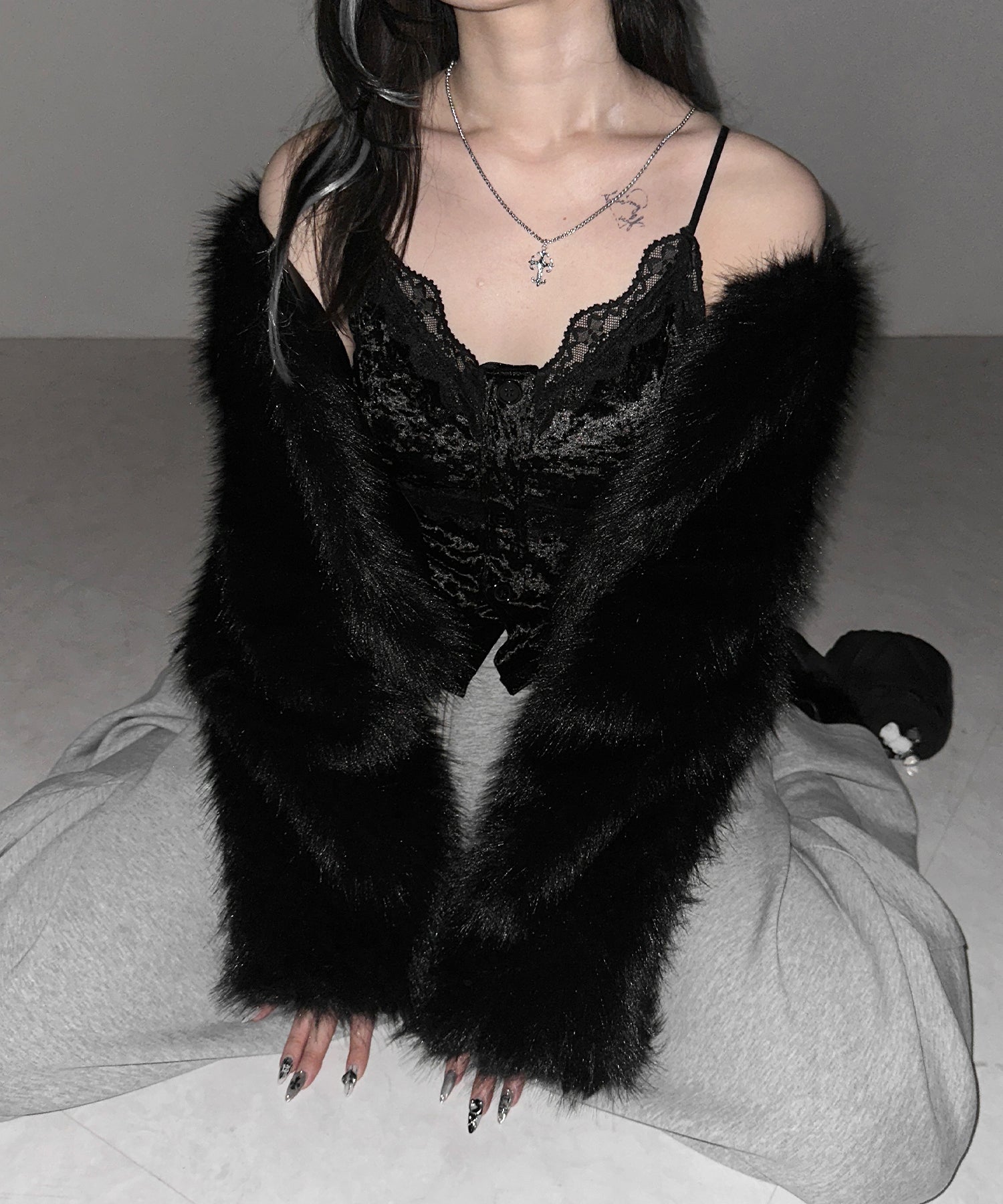 フロントボタンレースベロアショートキャミソール ／ front button lace velor short camisole