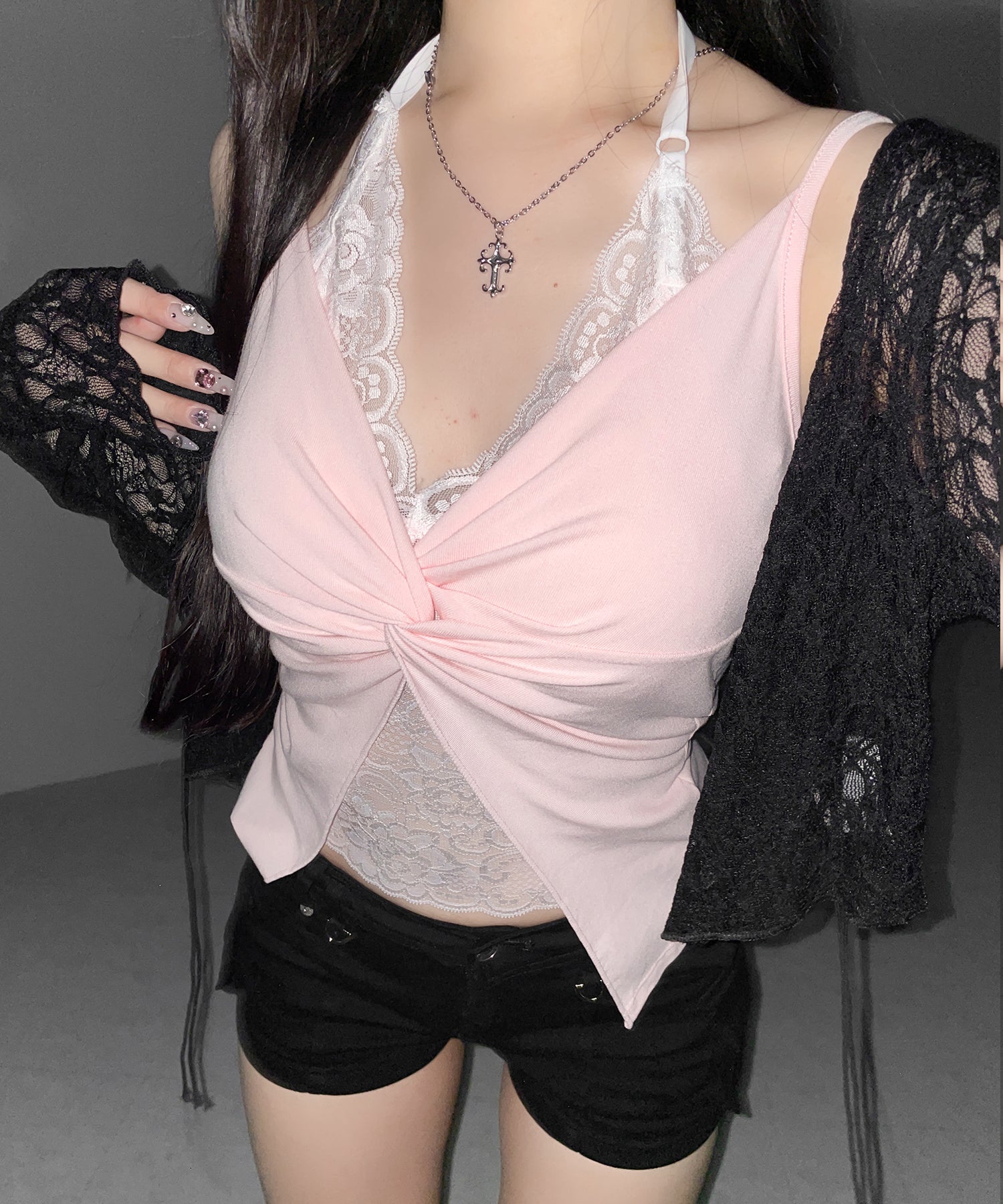 レースレイヤードクロスデザインキャミソール ／ lace layered cross design camisole