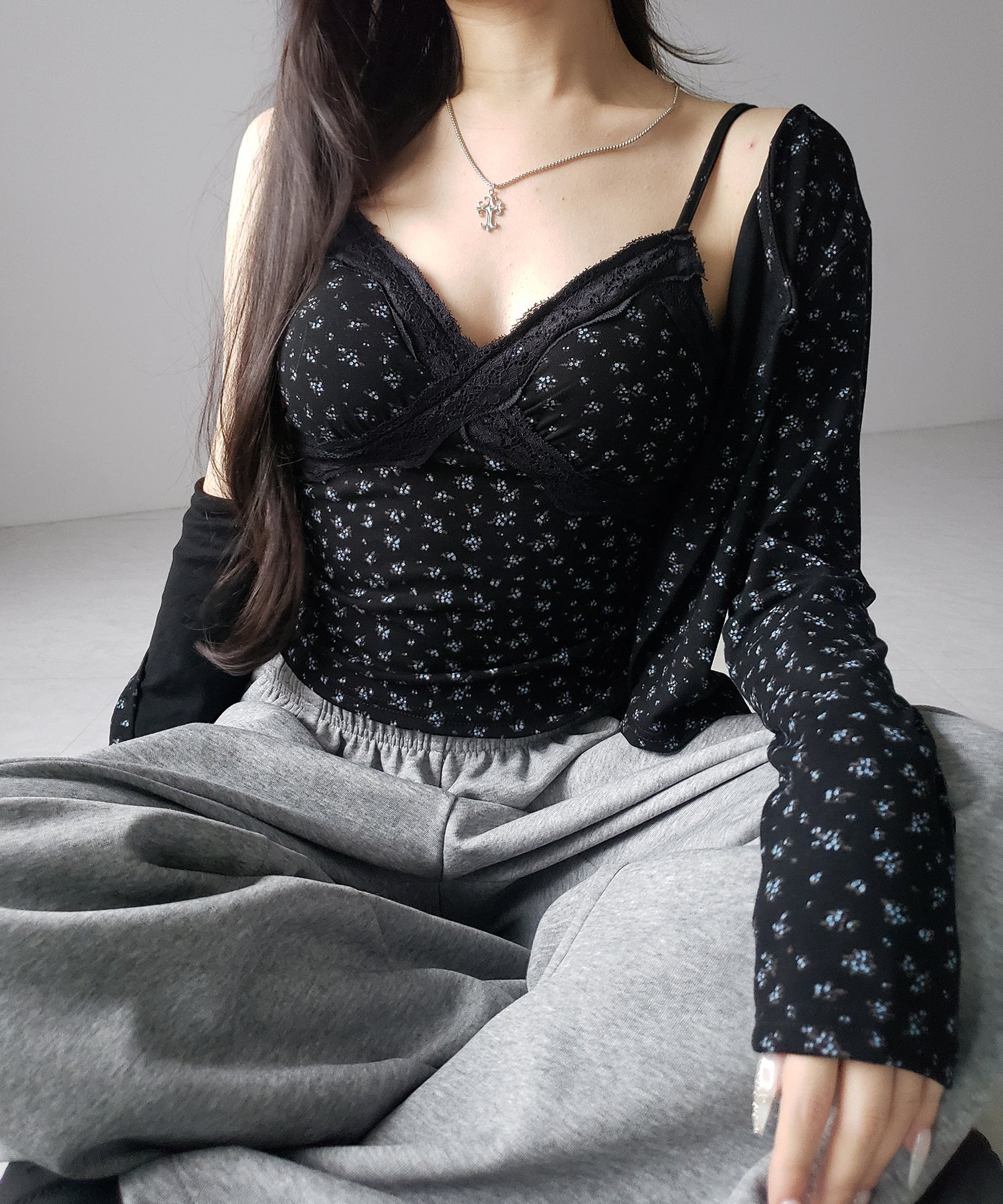 【 ２点セット 】小花柄レースキャミソール ＋ カーディガン SET ／ （ 2piece SET ）Floral lace camisole + cardigan SET