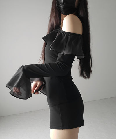 【 ２color 】ワンショルボリュームフリルカットソートップス ／ one shoulder volume frill cutsew tops