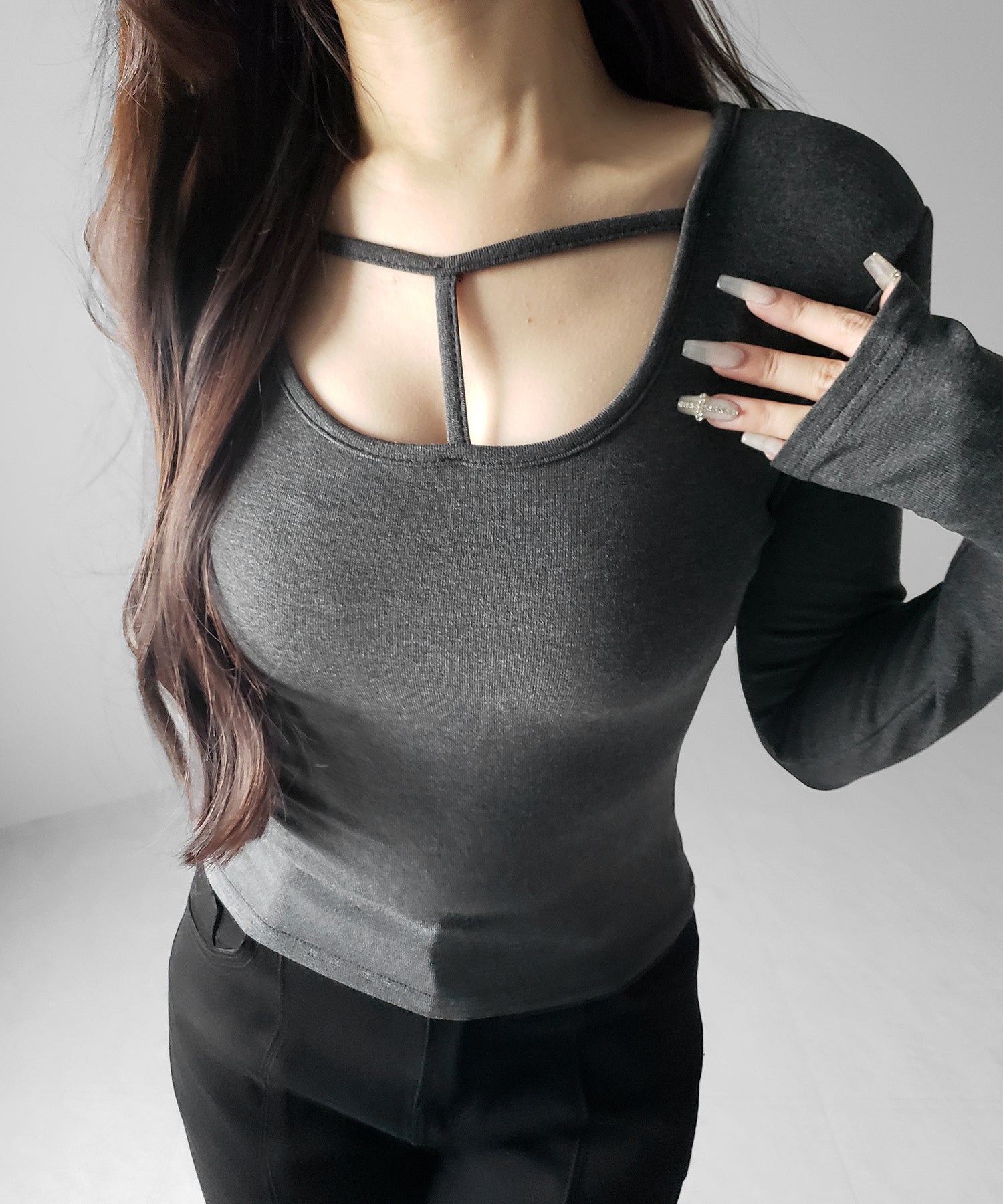 【 裏起毛 】カットアウトストラップスリムカットソートップス ／ cutout strap slim cutsew tops