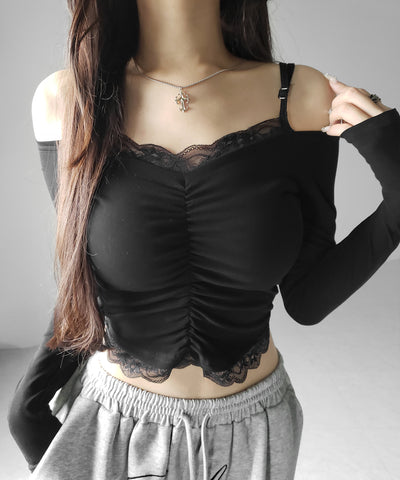 レースレイヤードギャザーオフショル長袖Ｔシャツ ／ lace layered gather off-shoulder long-sleeved T-shirts