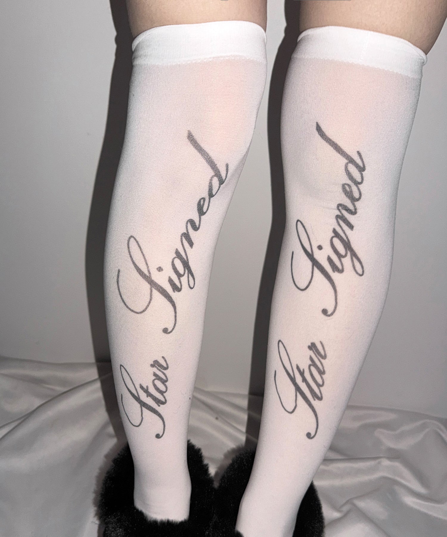 【 選べる３柄アソート 】レタリングロゴシアーニーハイソックス ／ lettering logo sheer knee high socks