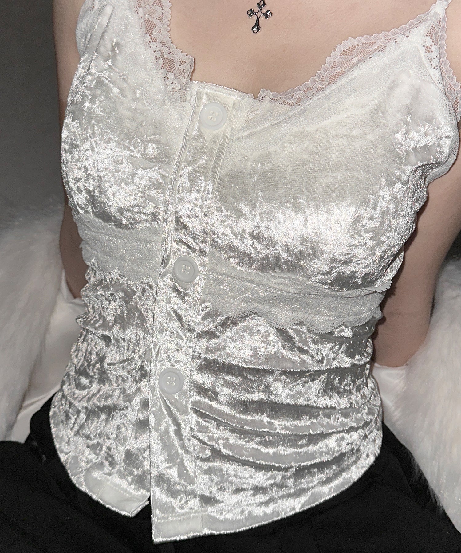 フロントボタンレースベロアショートキャミソール ／ front button lace velor short camisole