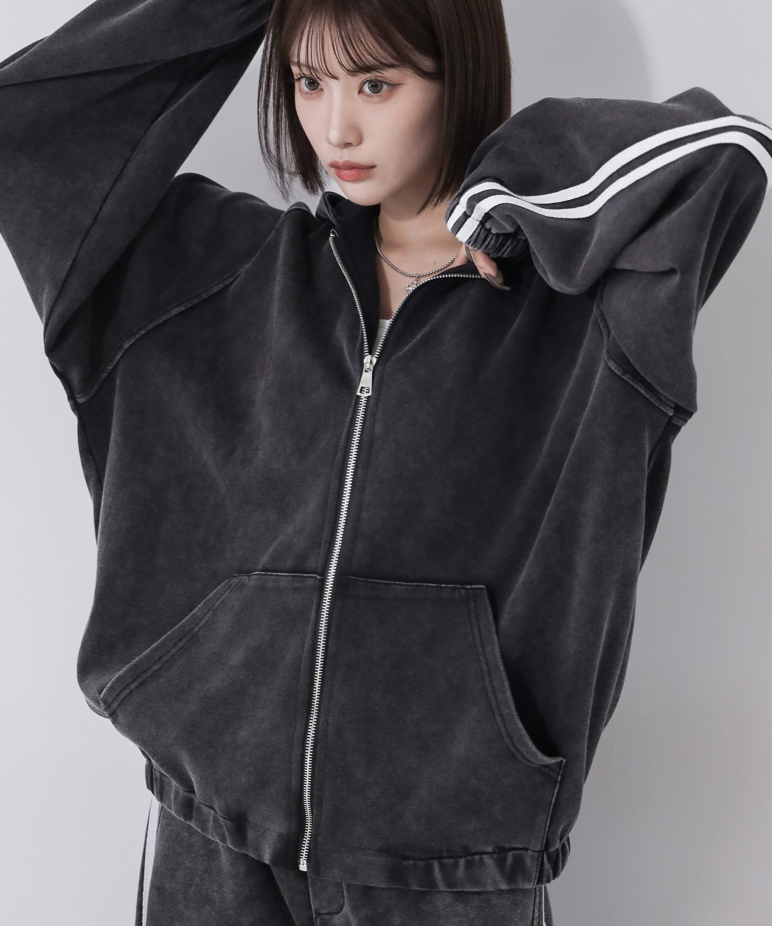 ピグメントヴィンテージ加工サイドラインジップアップパーカー ／ Pigment vintage side line zip-up hoodie
