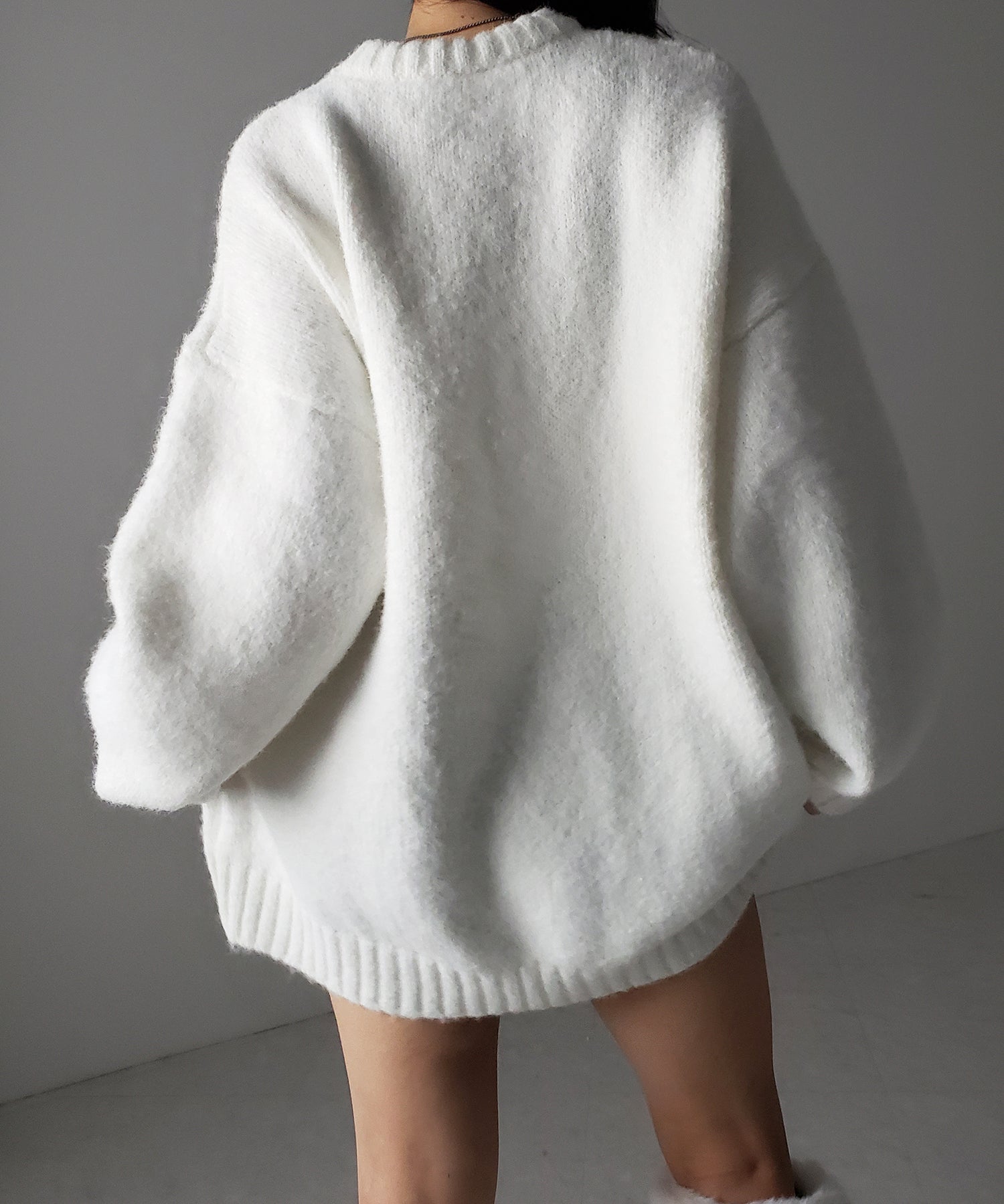 オーバーサイズフラッフィーニットプルオーバー ／ oversize fluffy knit pullover