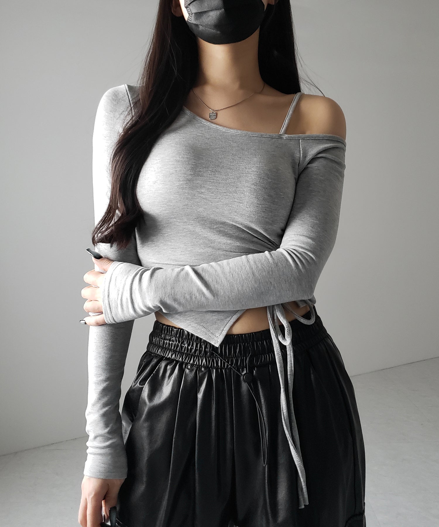 【 裏起毛 ／ カップ付 】サイドシャーリングリボンワンショルトップス ／ side shirring ribbon one shoulder tops