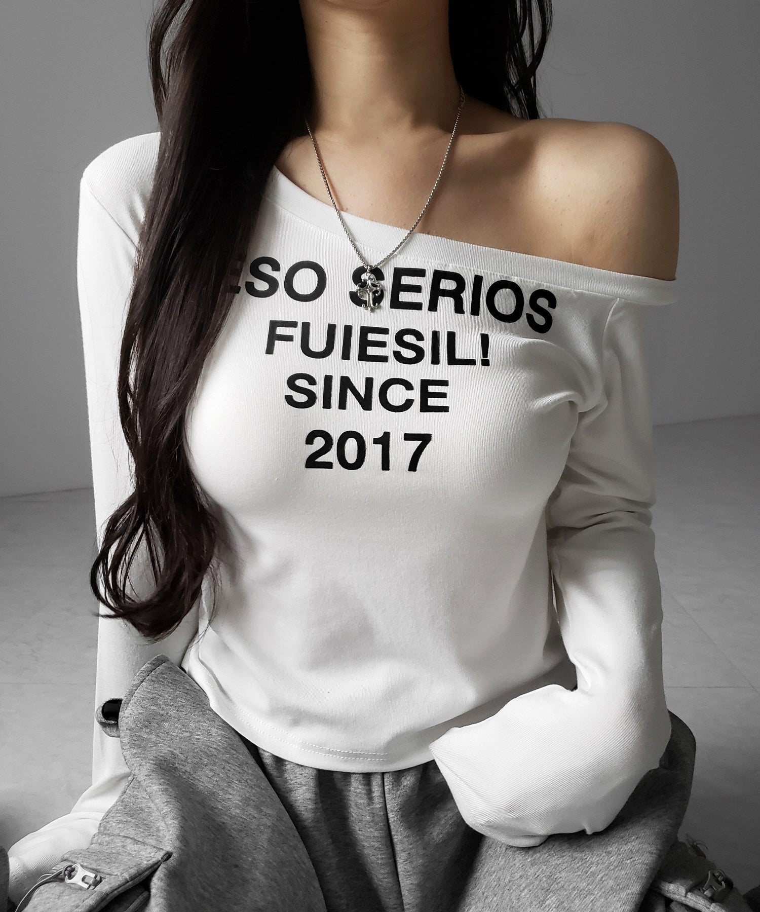 コンパクトロゴワンショルルーズロンT ／ compact logo one-Shoulder loose long-sleeve T-Shirt